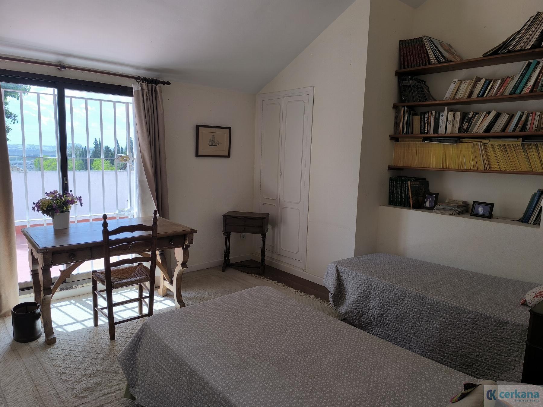 Venta de chalet en Tomares