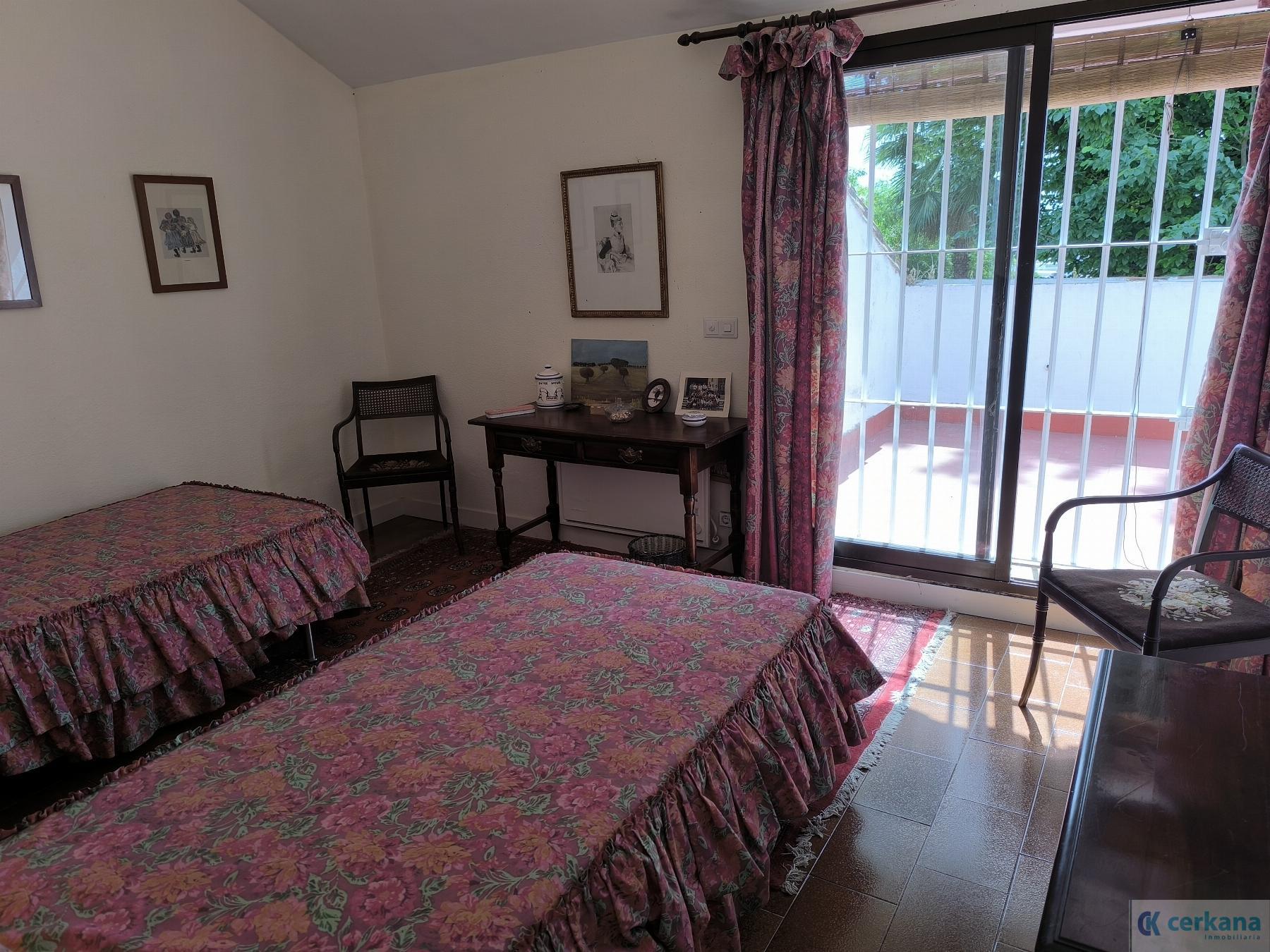 Venta de chalet en Tomares