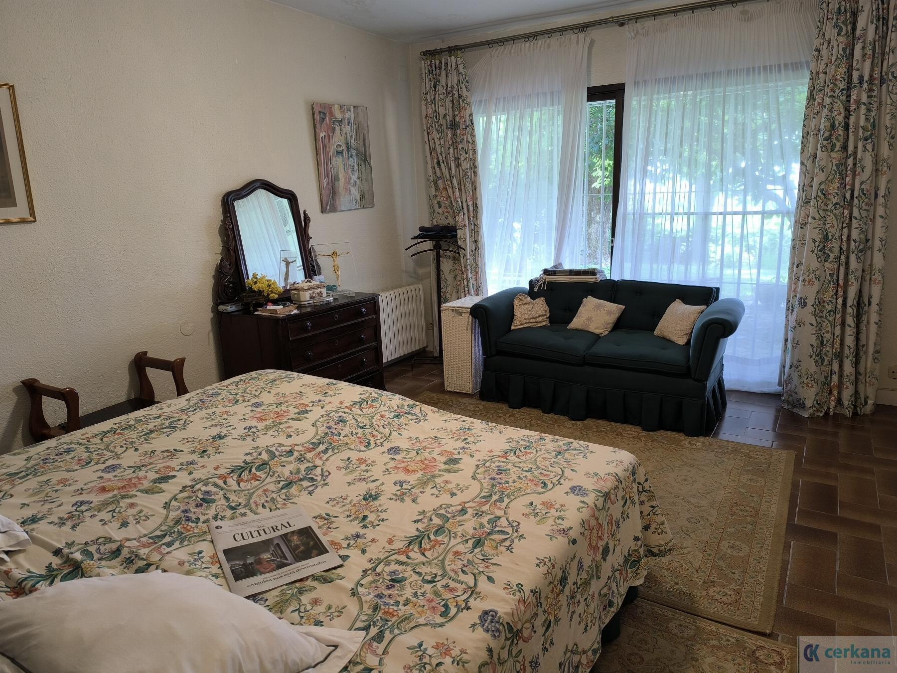 Venta de chalet en Tomares