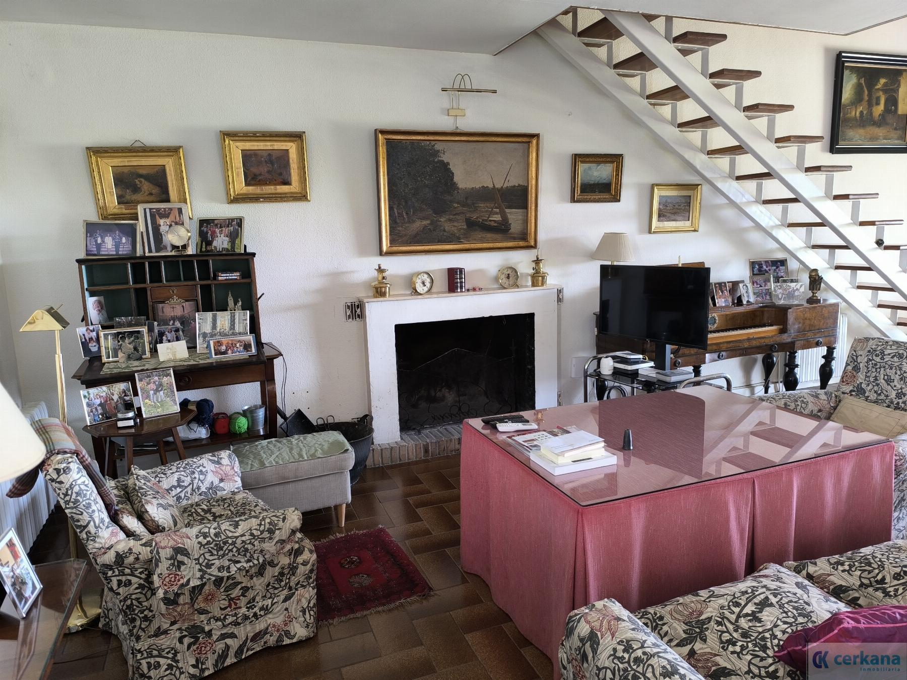 Venta de chalet en Tomares