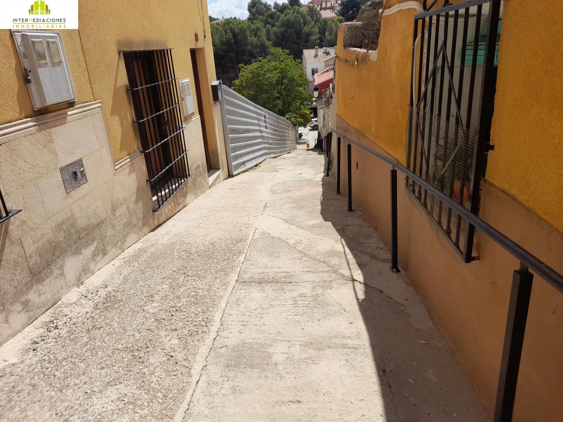 For sale of house in Chinchilla de Monte-Aragón
