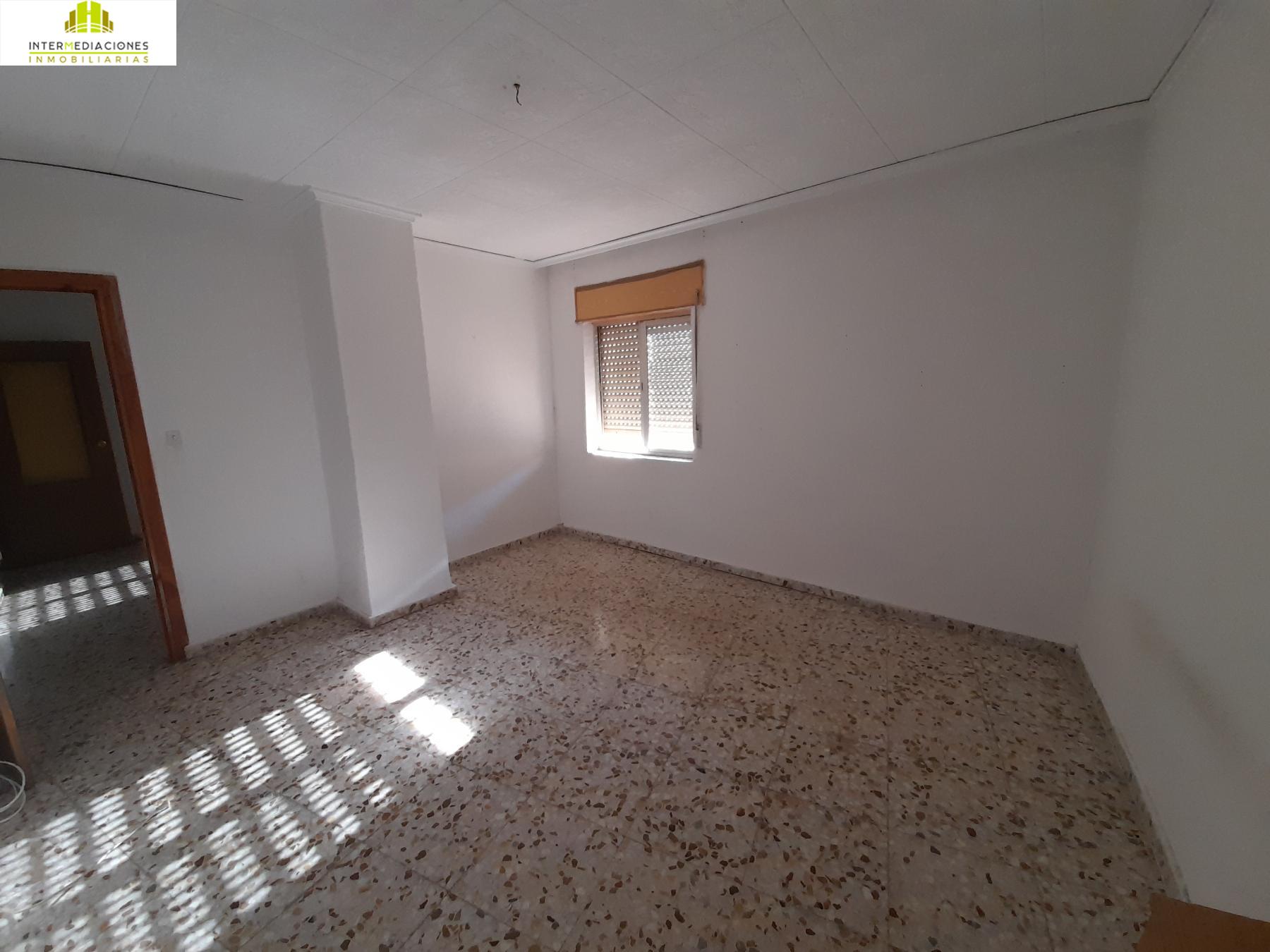 For sale of flat in Lezuza