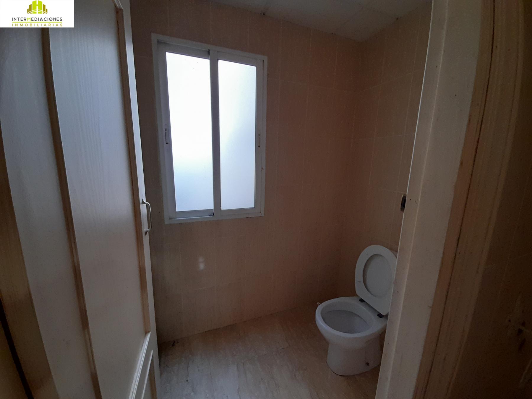 For rent of commercial in Albacete