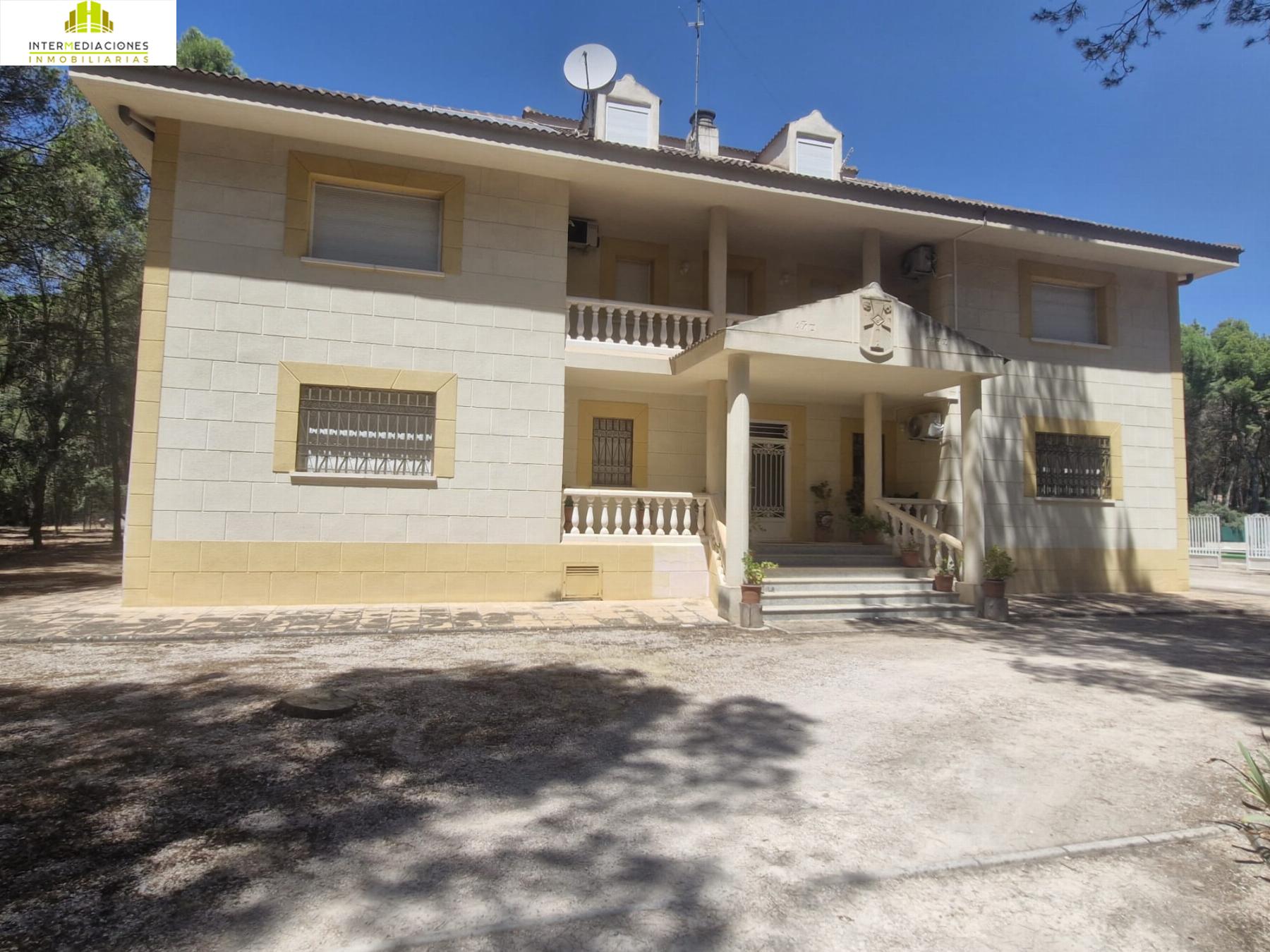 For sale of chalet in Albacete