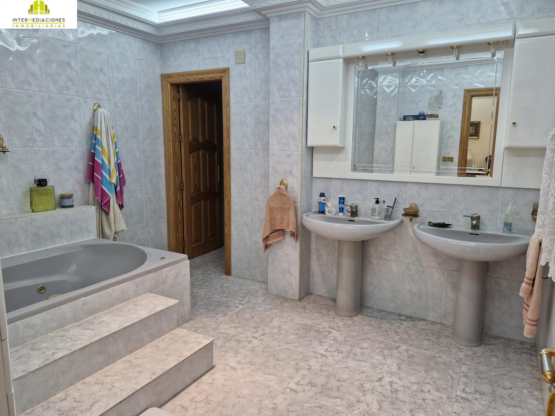 For sale of chalet in Albacete