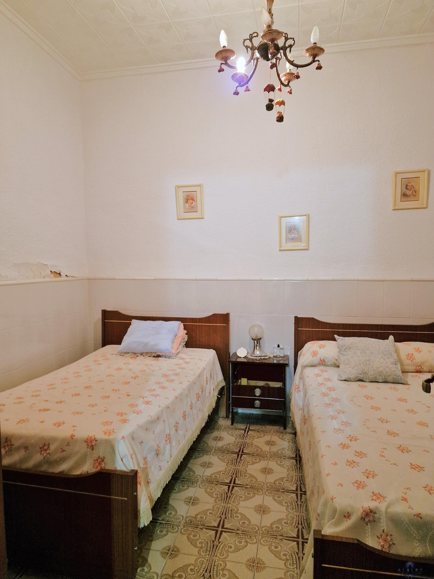 For sale of house in Novelda