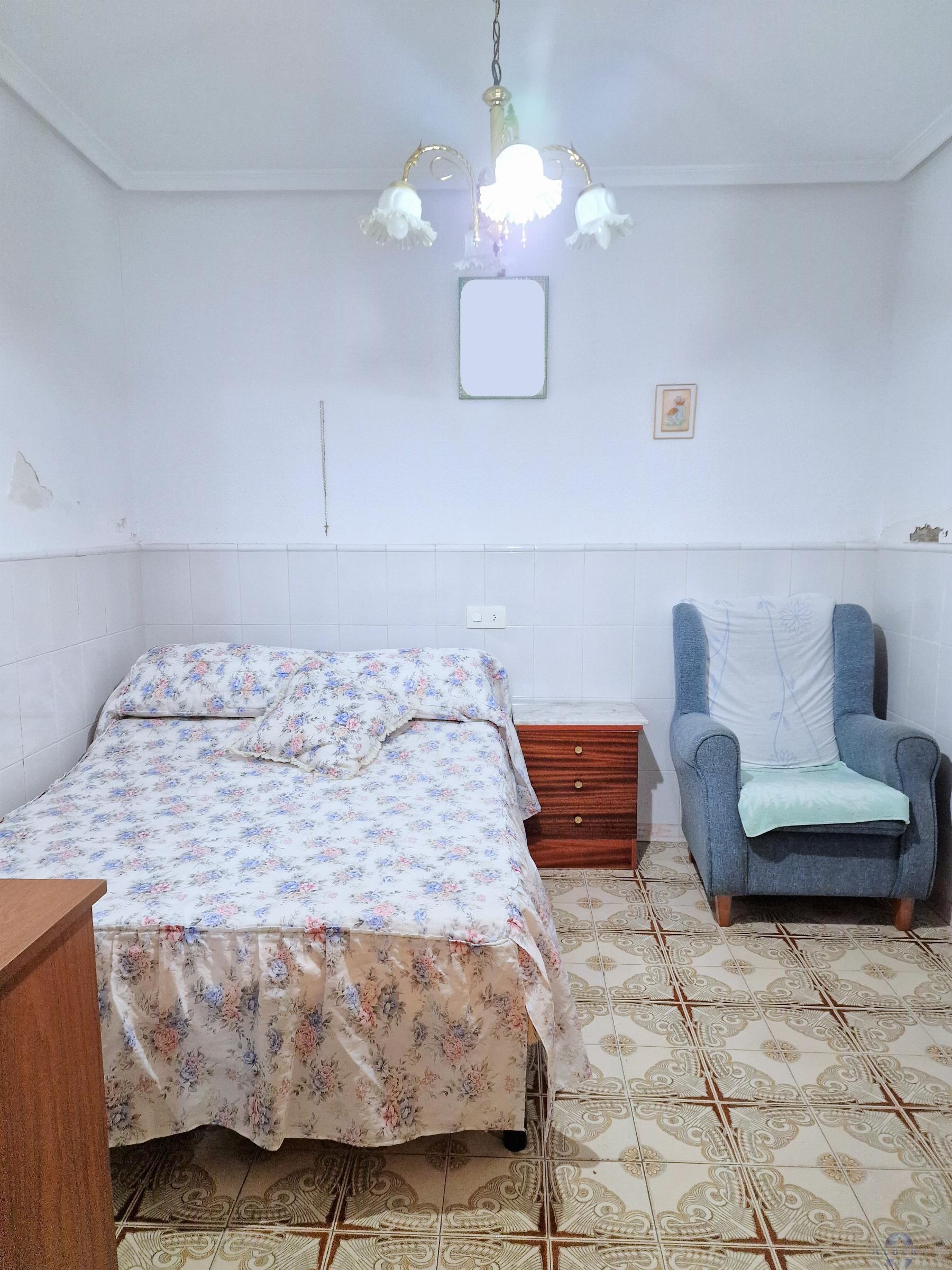 For sale of house in Novelda