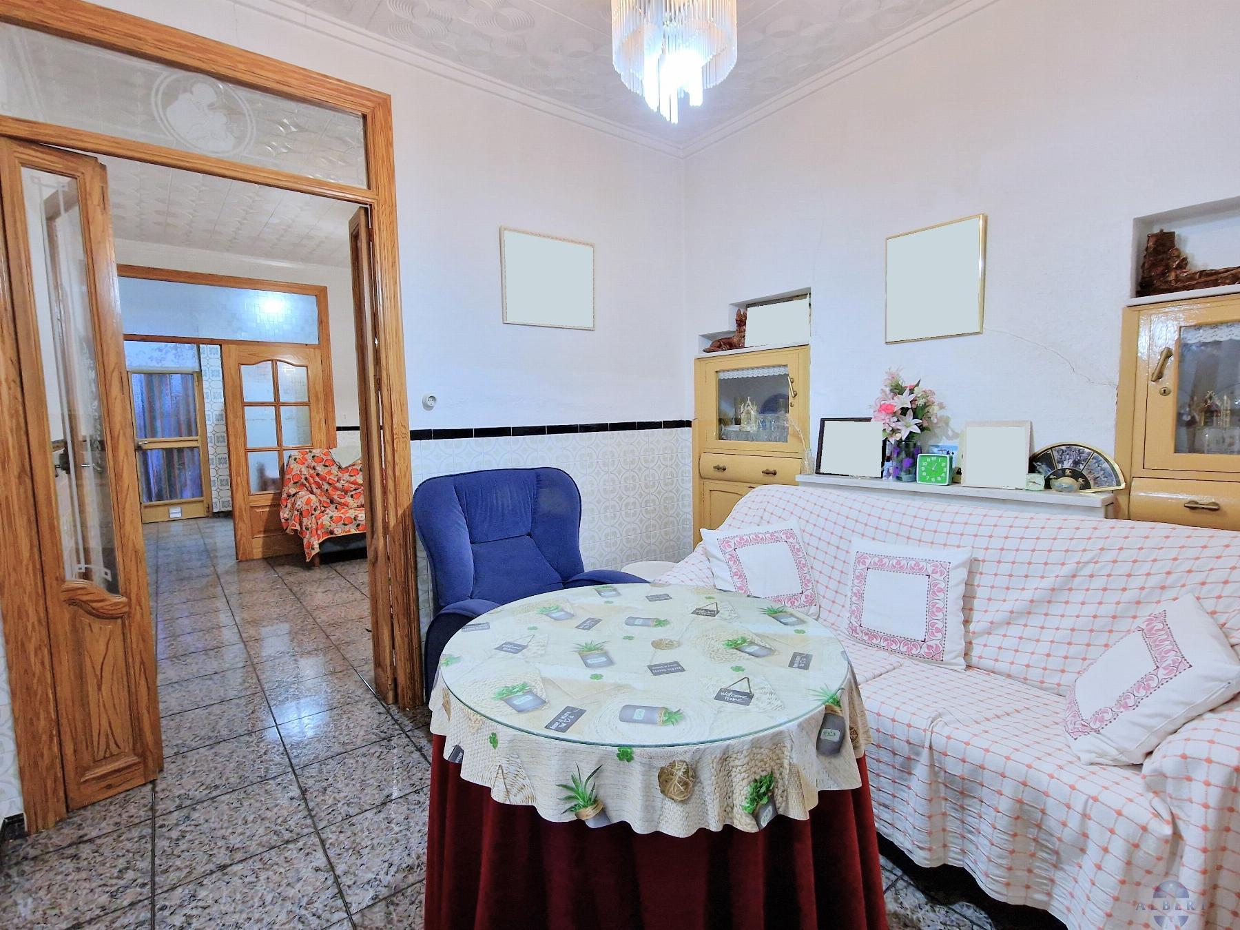 For sale of house in Novelda