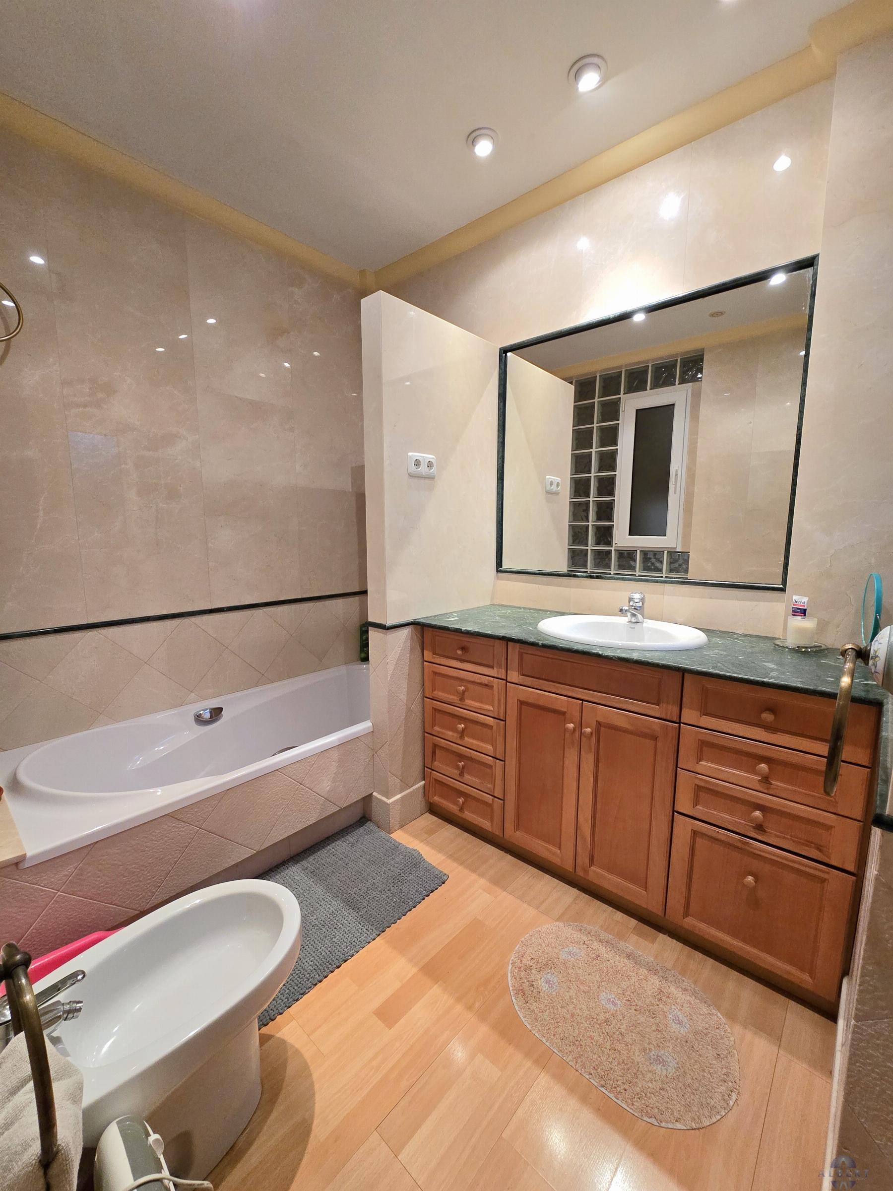 For sale of flat in Novelda