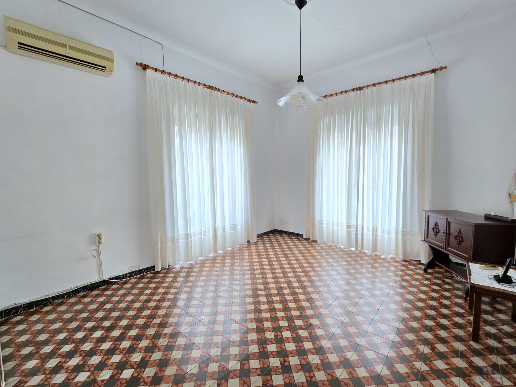 For sale of house in Monóvar-Monòver