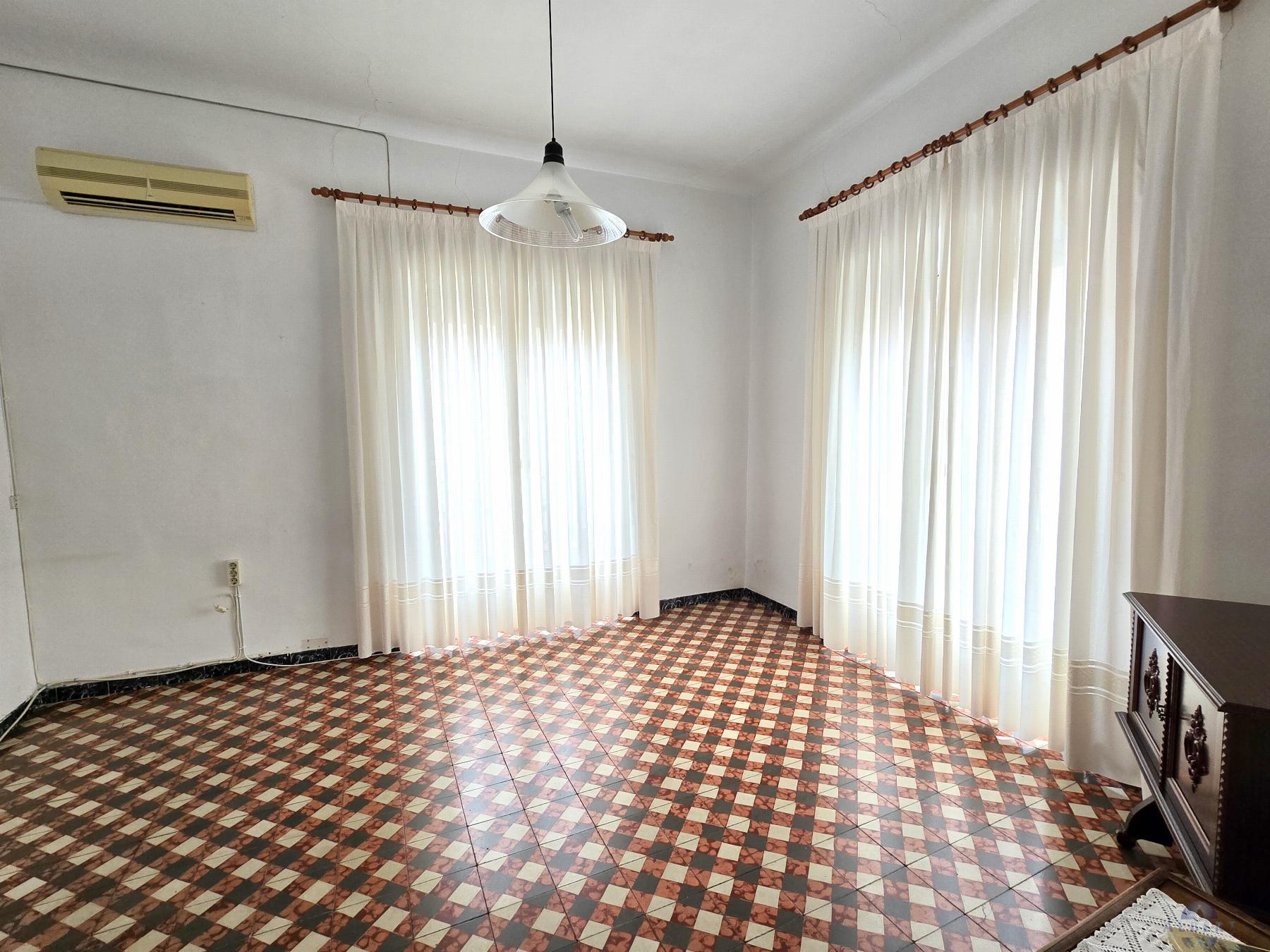 For sale of house in Monóvar-Monòver