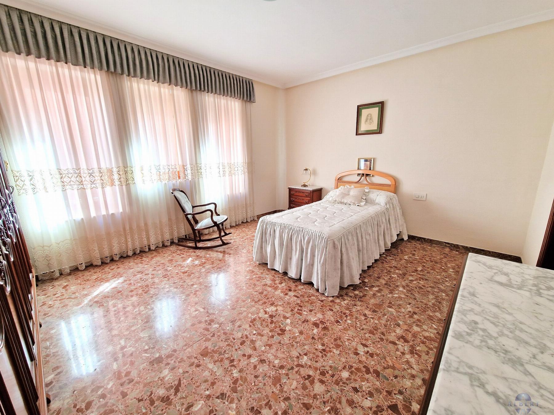 For sale of flat in Monóvar-Monòver