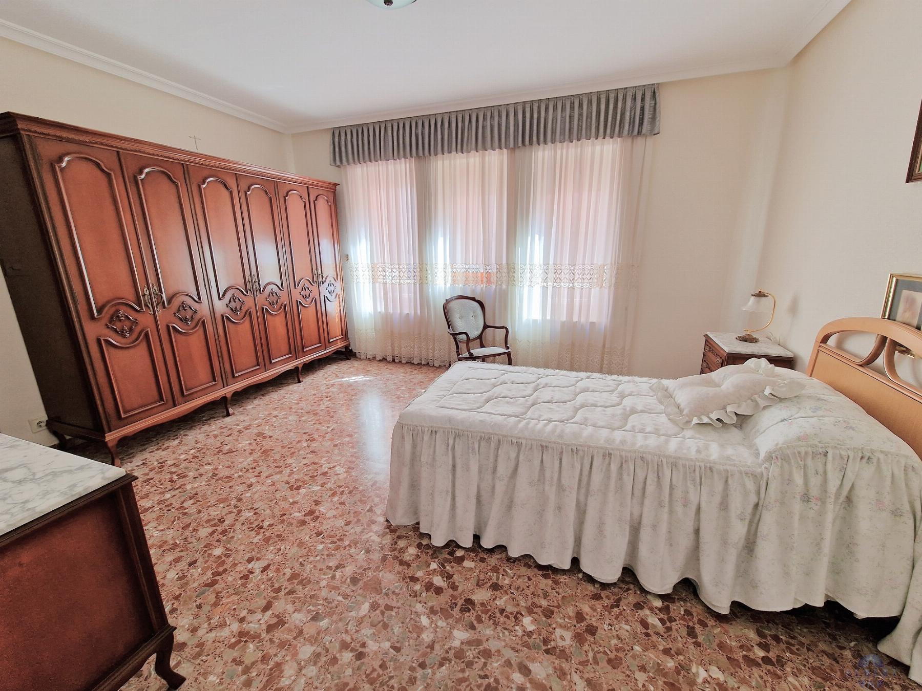 For sale of flat in Monóvar-Monòver