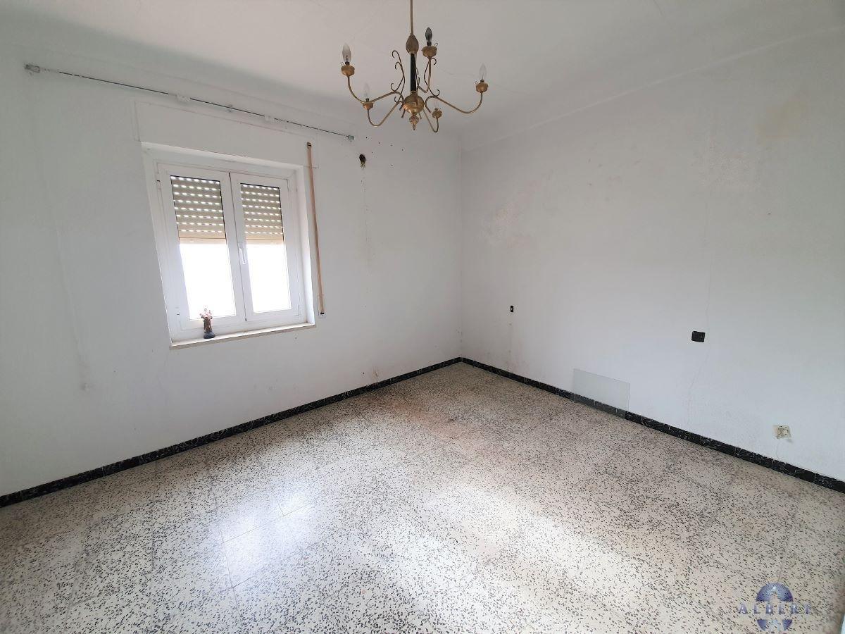 For sale of house in Monóvar-Monòver