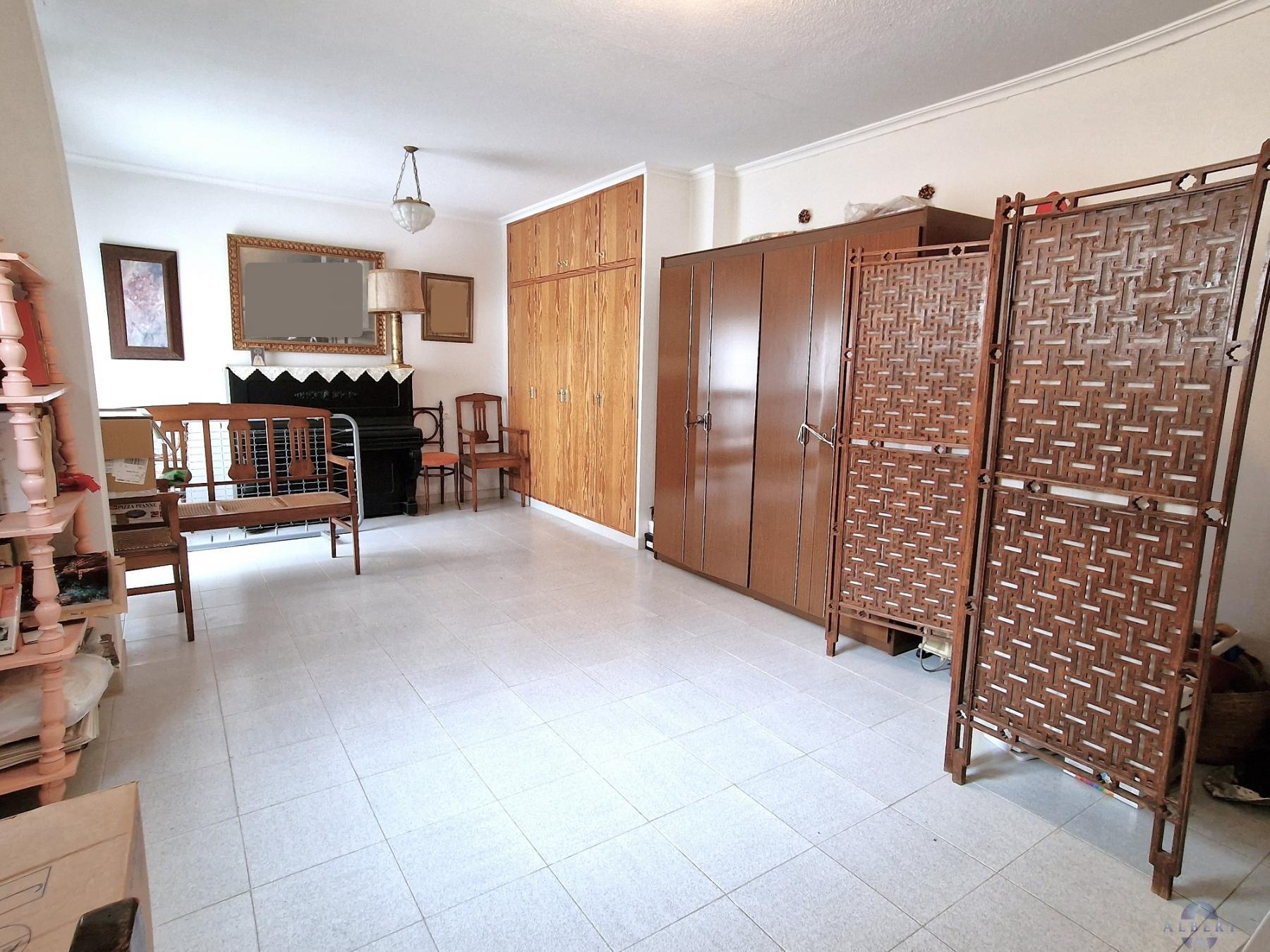 For sale of house in Novelda