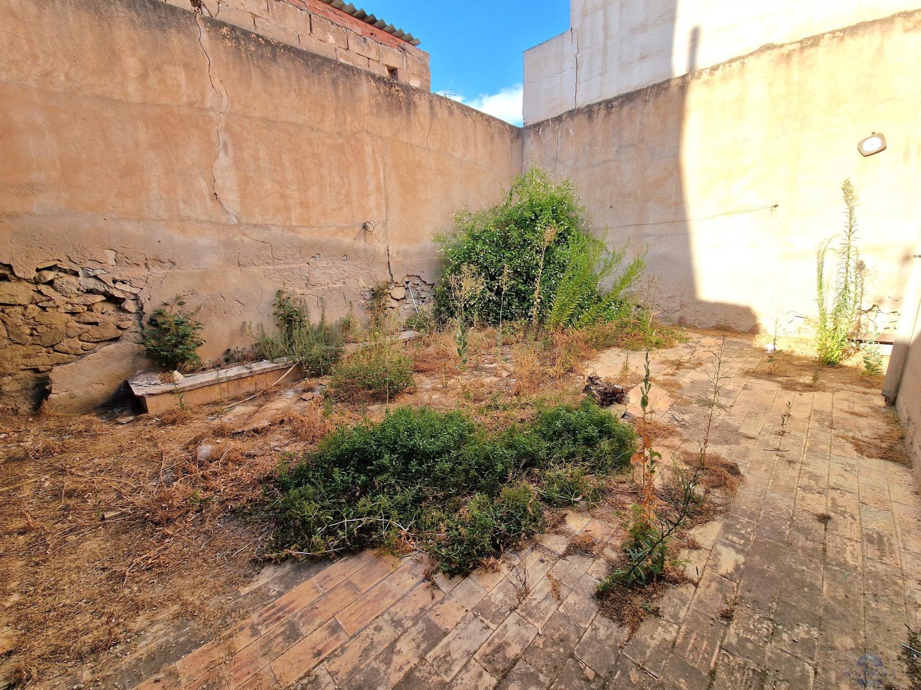 For sale of house in Novelda