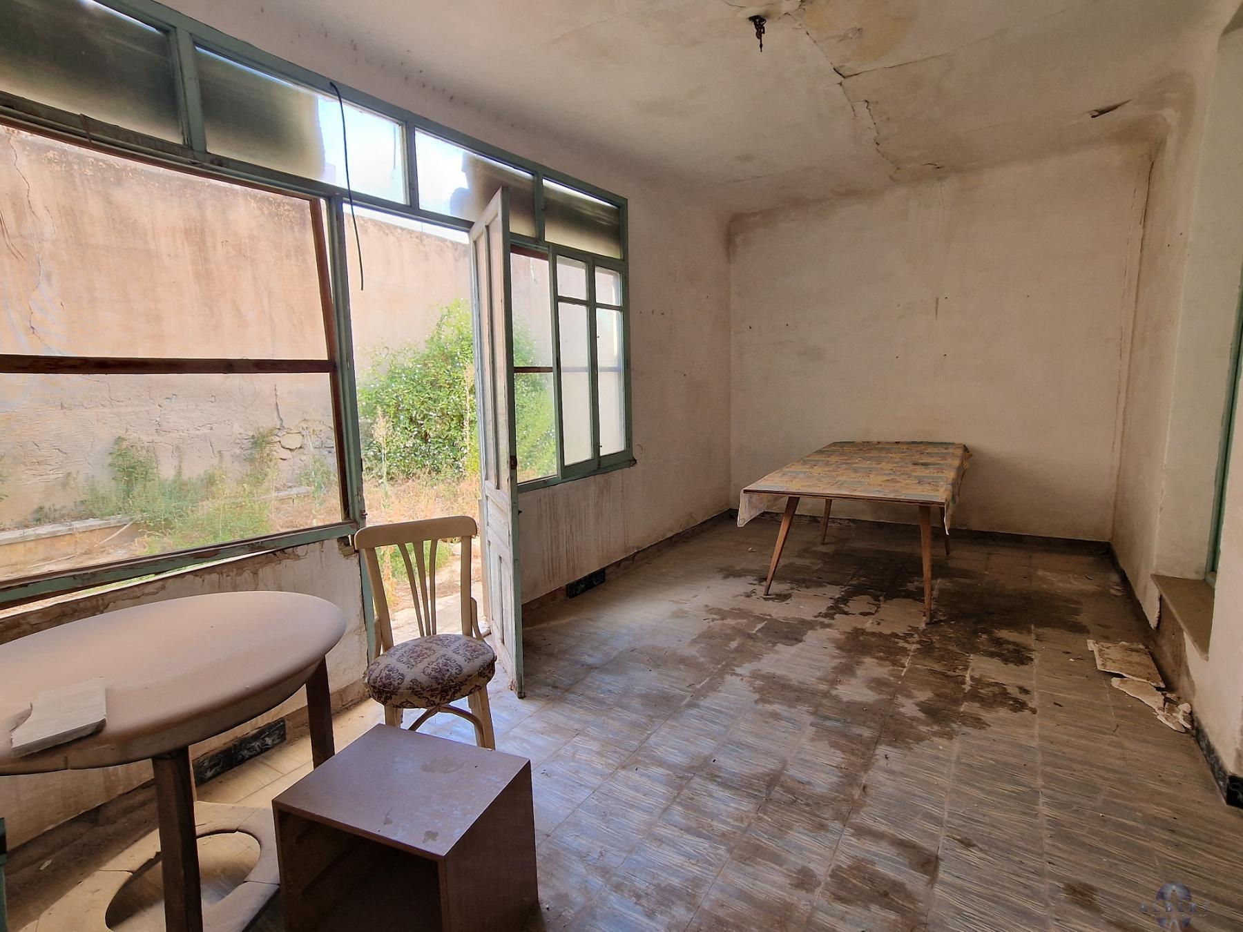 For sale of house in Novelda