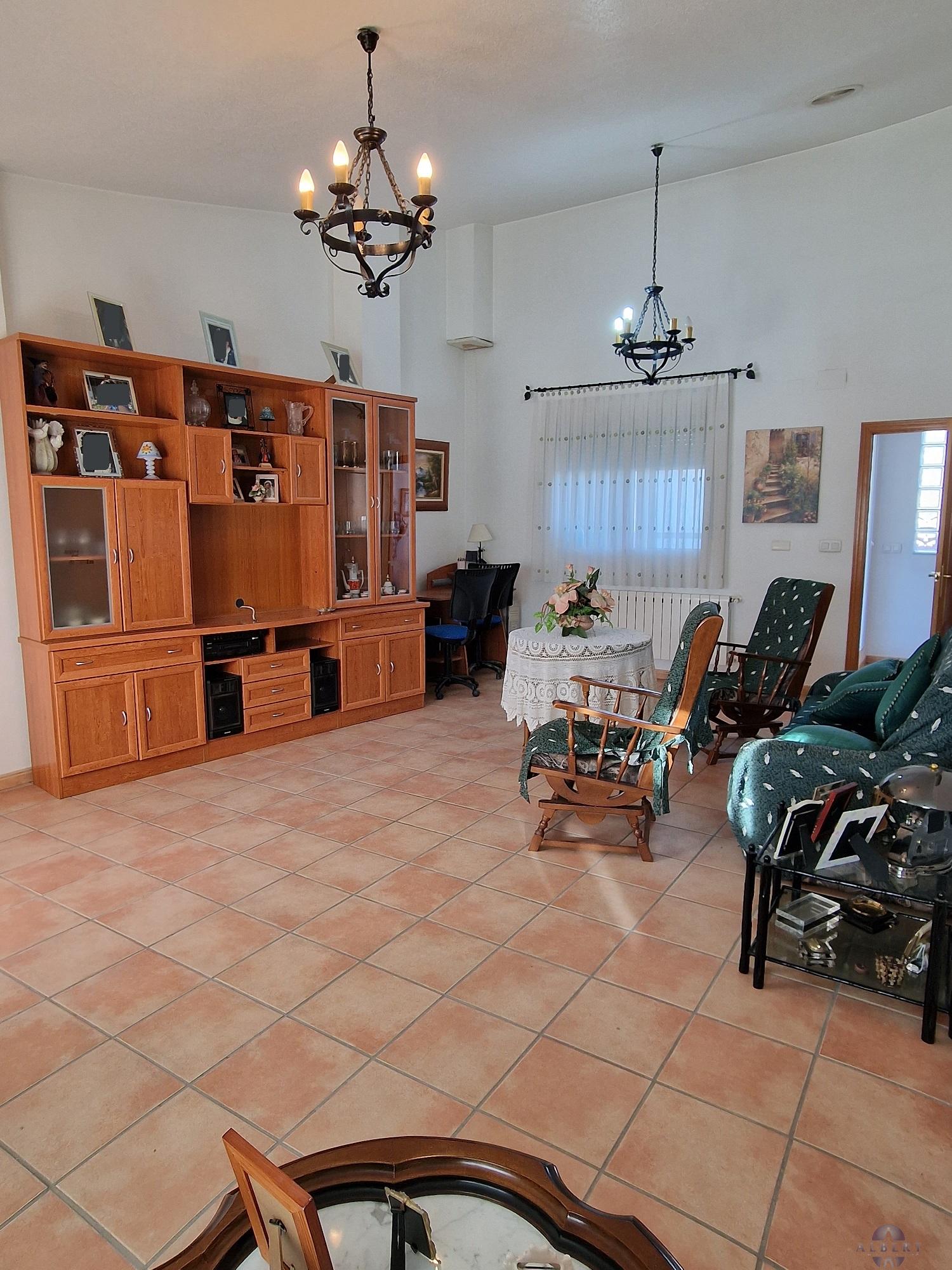 For sale of house in Monóvar-Monòver