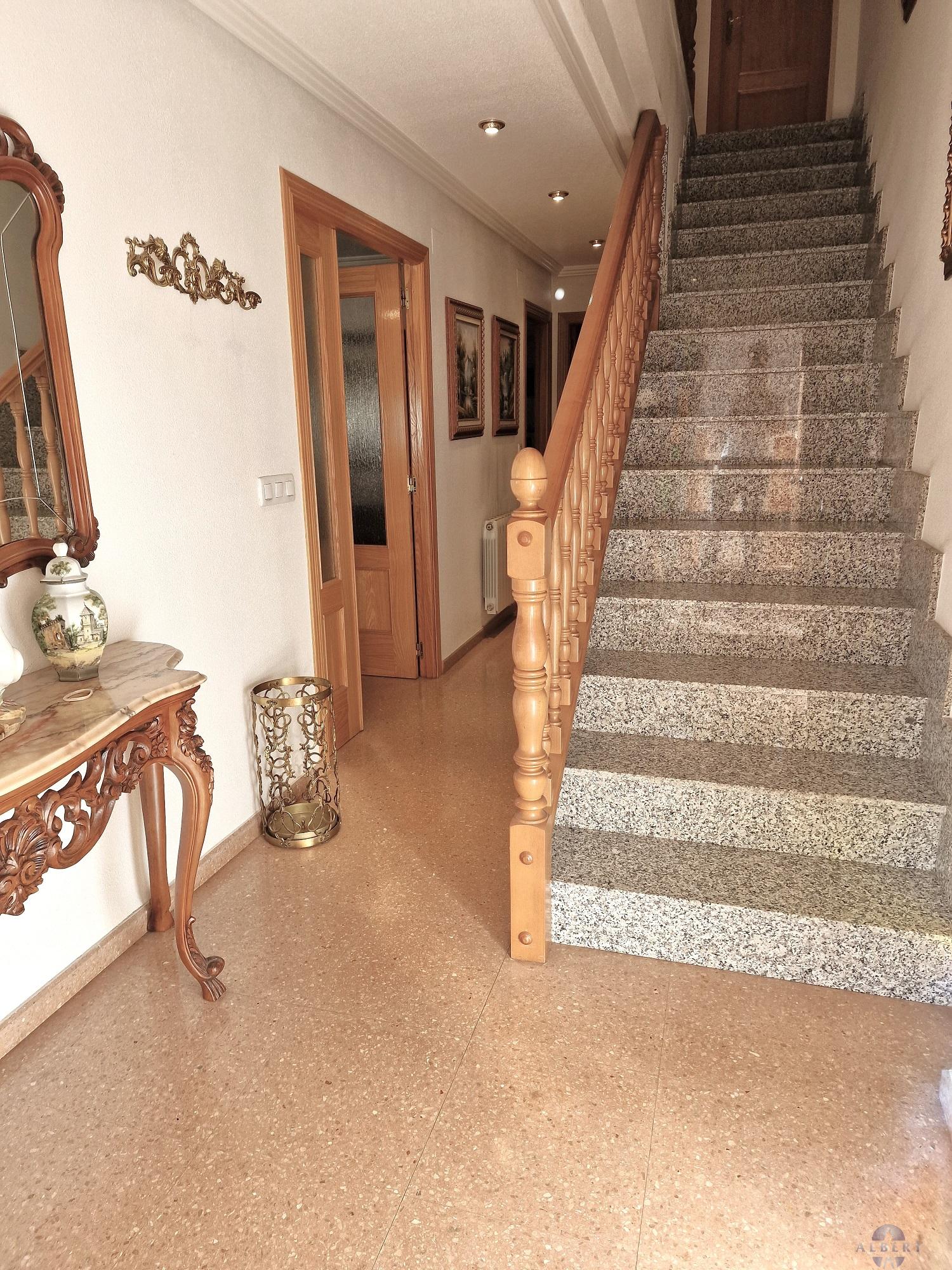 For sale of house in Monóvar-Monòver