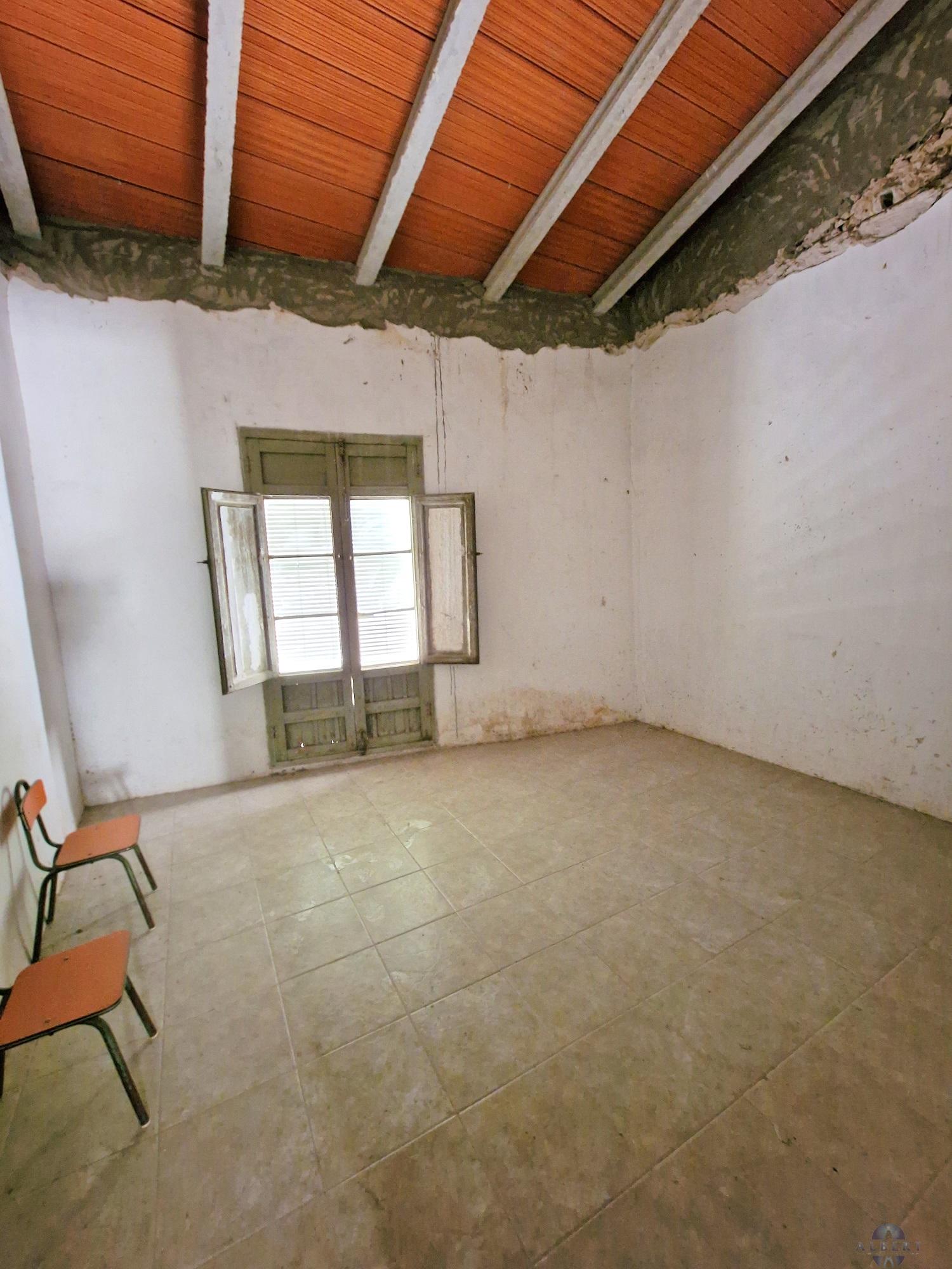 For sale of house in Monóvar-Monòver