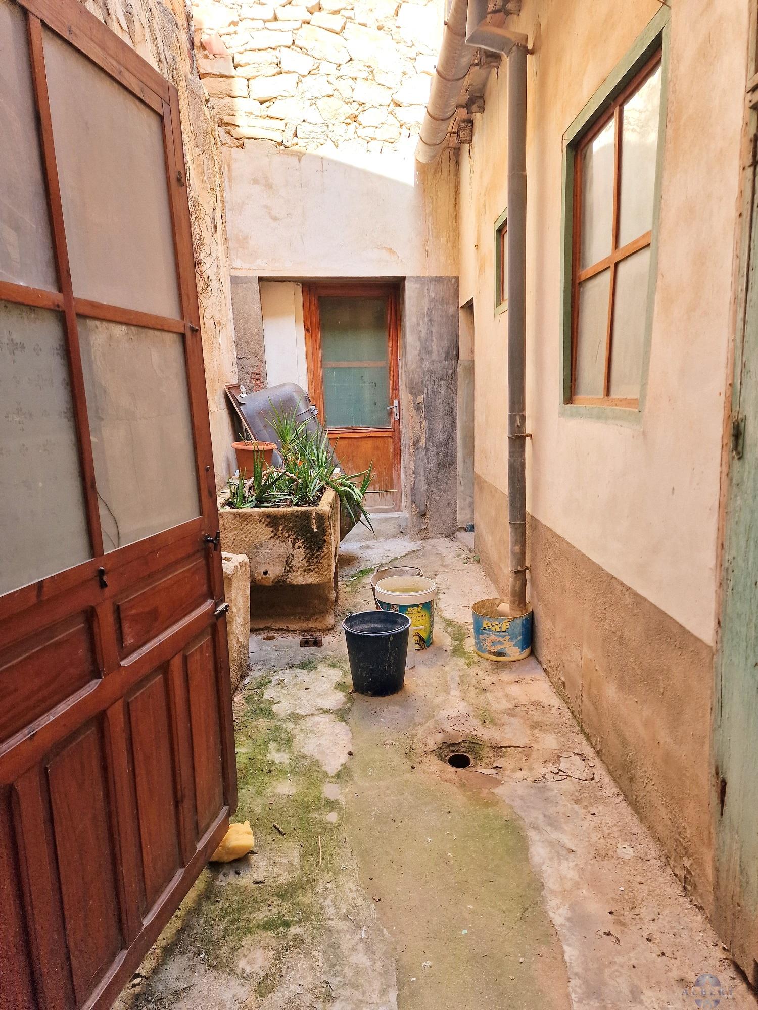 For sale of house in Monóvar-Monòver