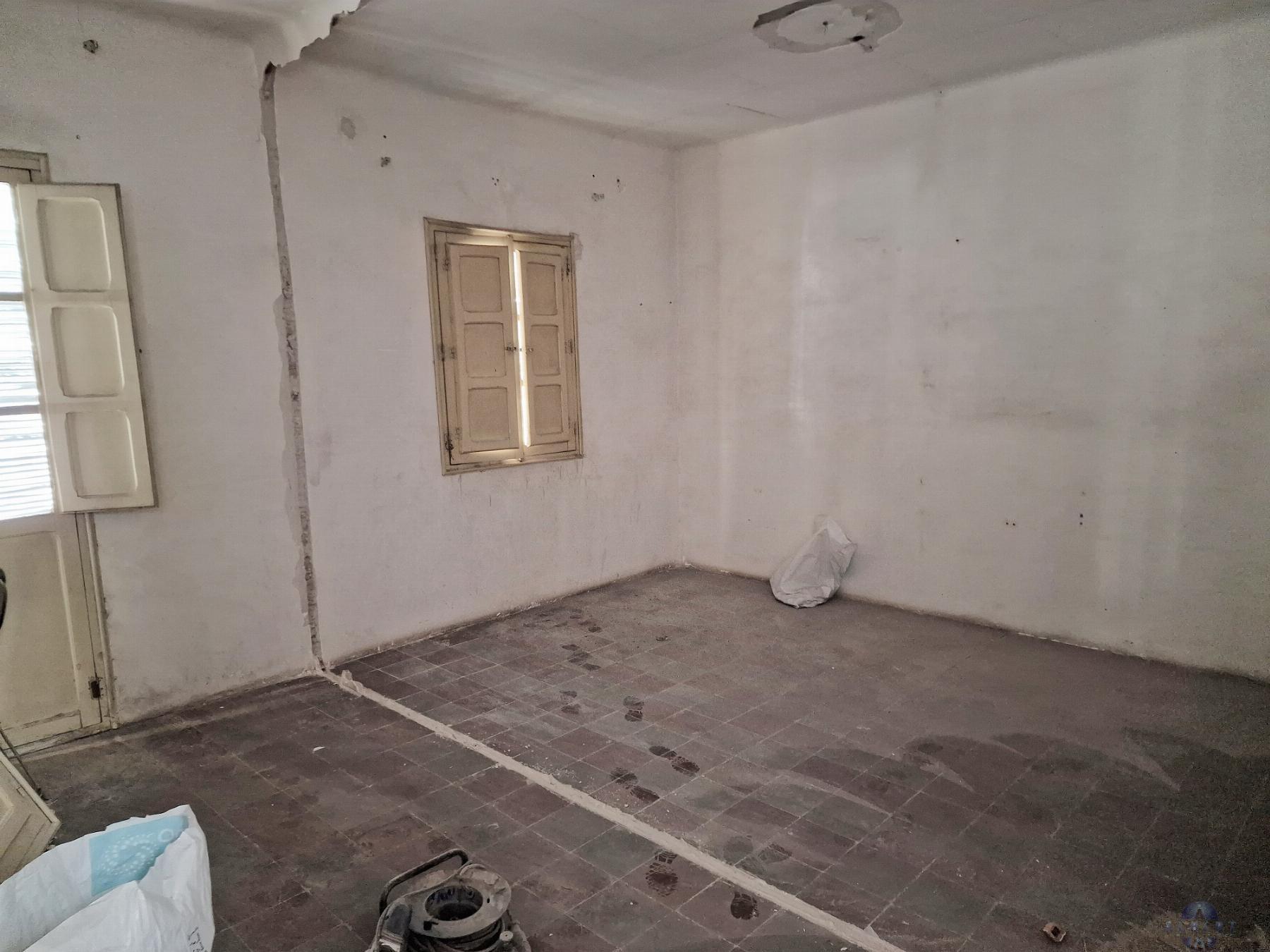 For sale of house in Novelda
