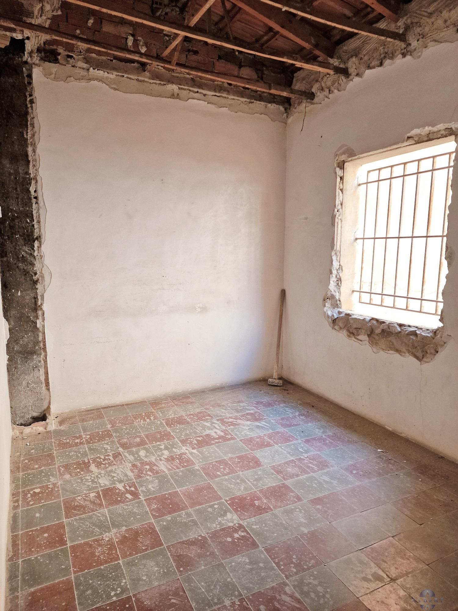 For sale of house in Novelda
