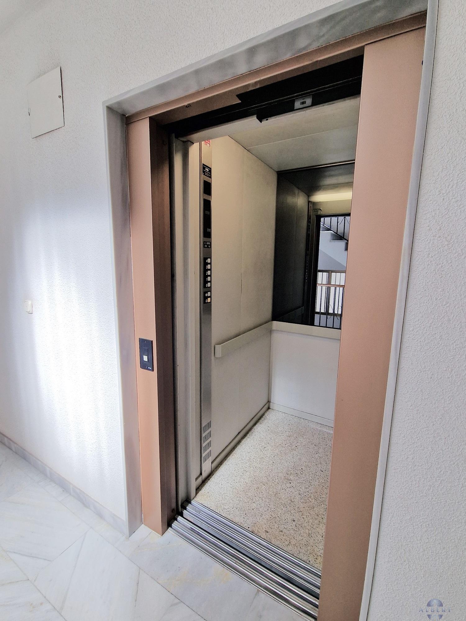 For sale of flat in Novelda