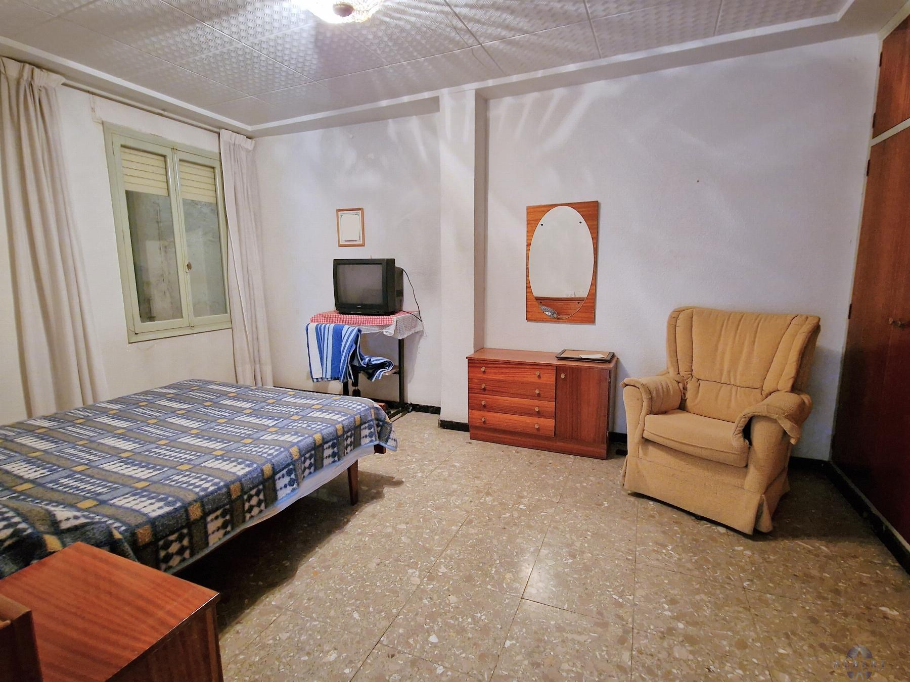 For sale of house in Novelda