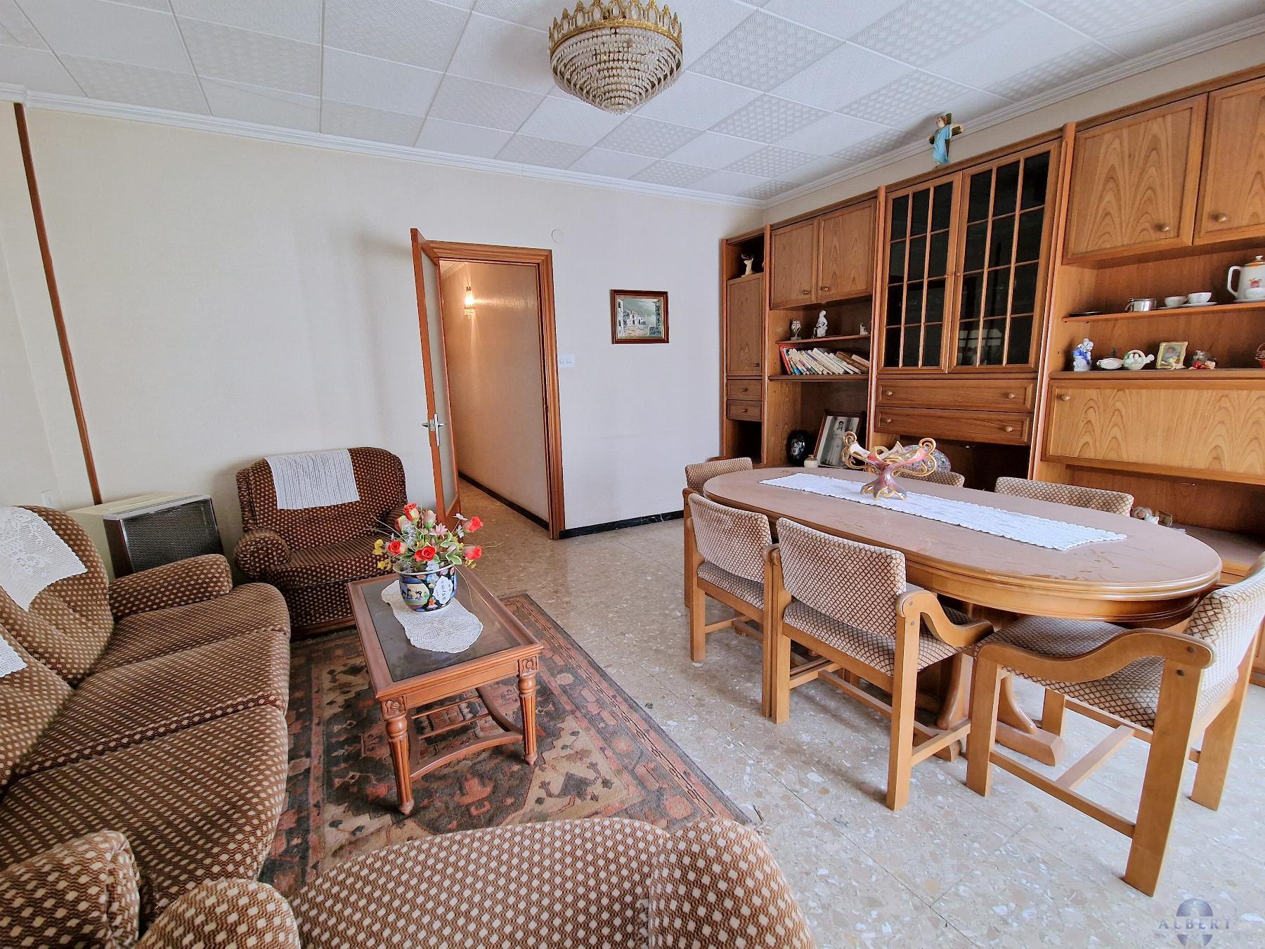 For sale of house in Novelda