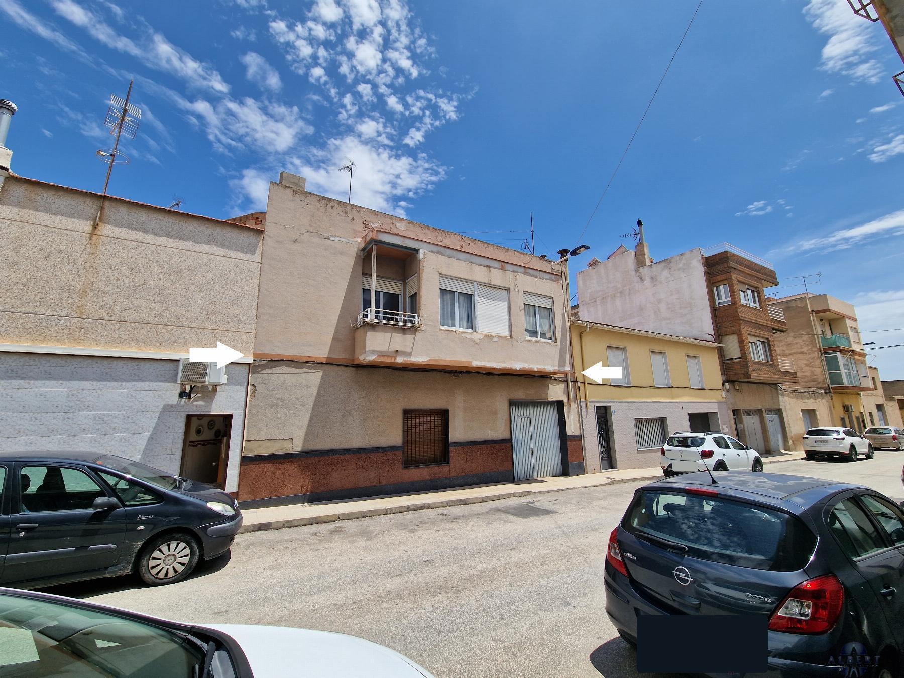 For sale of house in Novelda