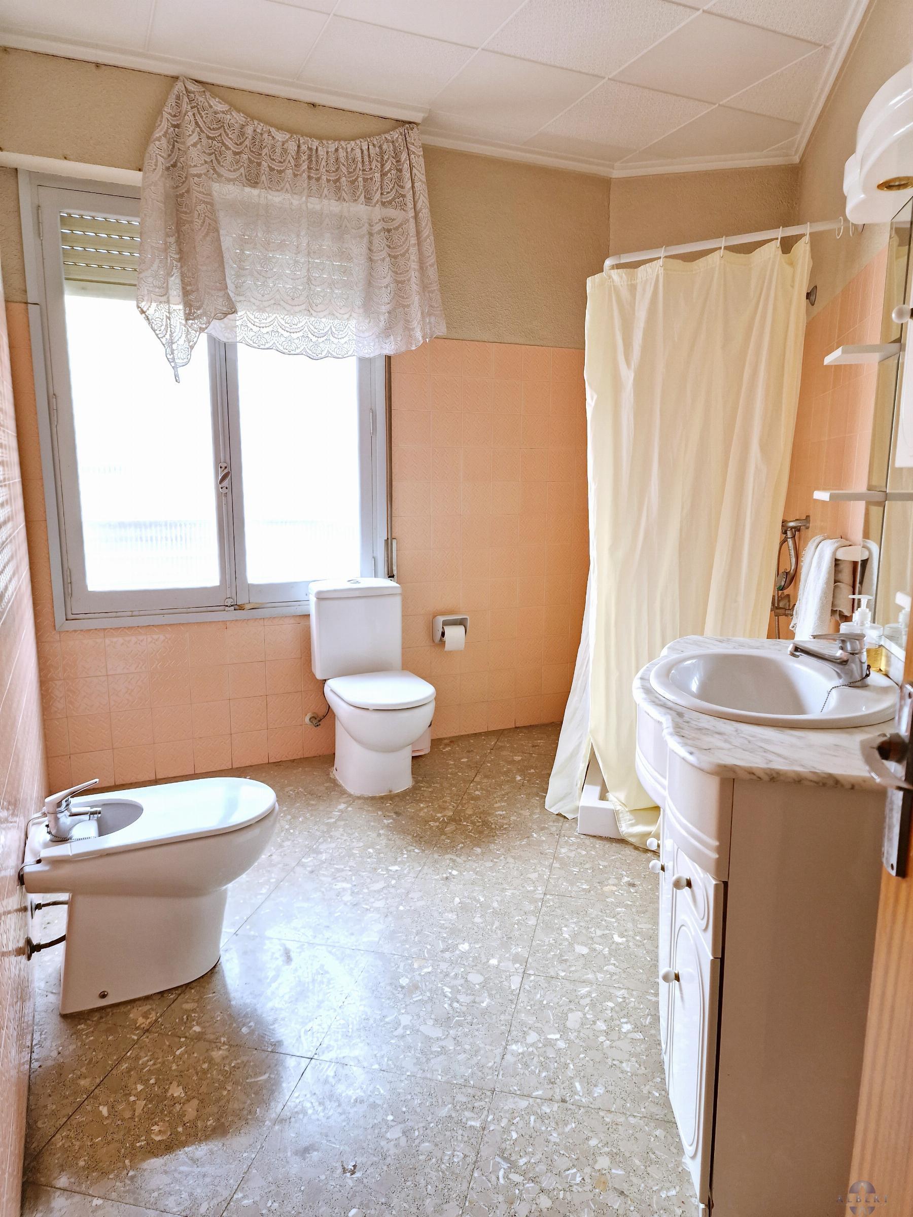 For sale of house in Novelda
