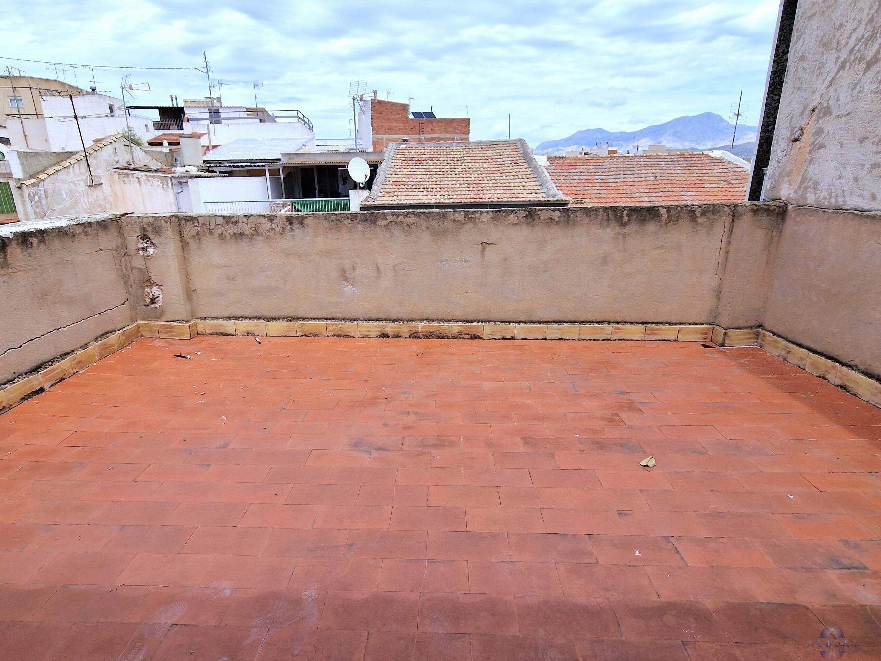 For sale of house in Novelda