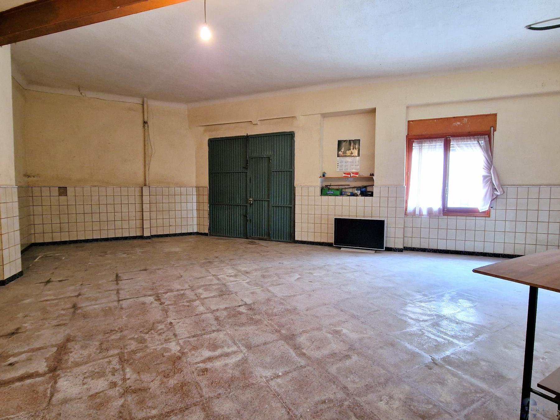 For sale of house in Novelda