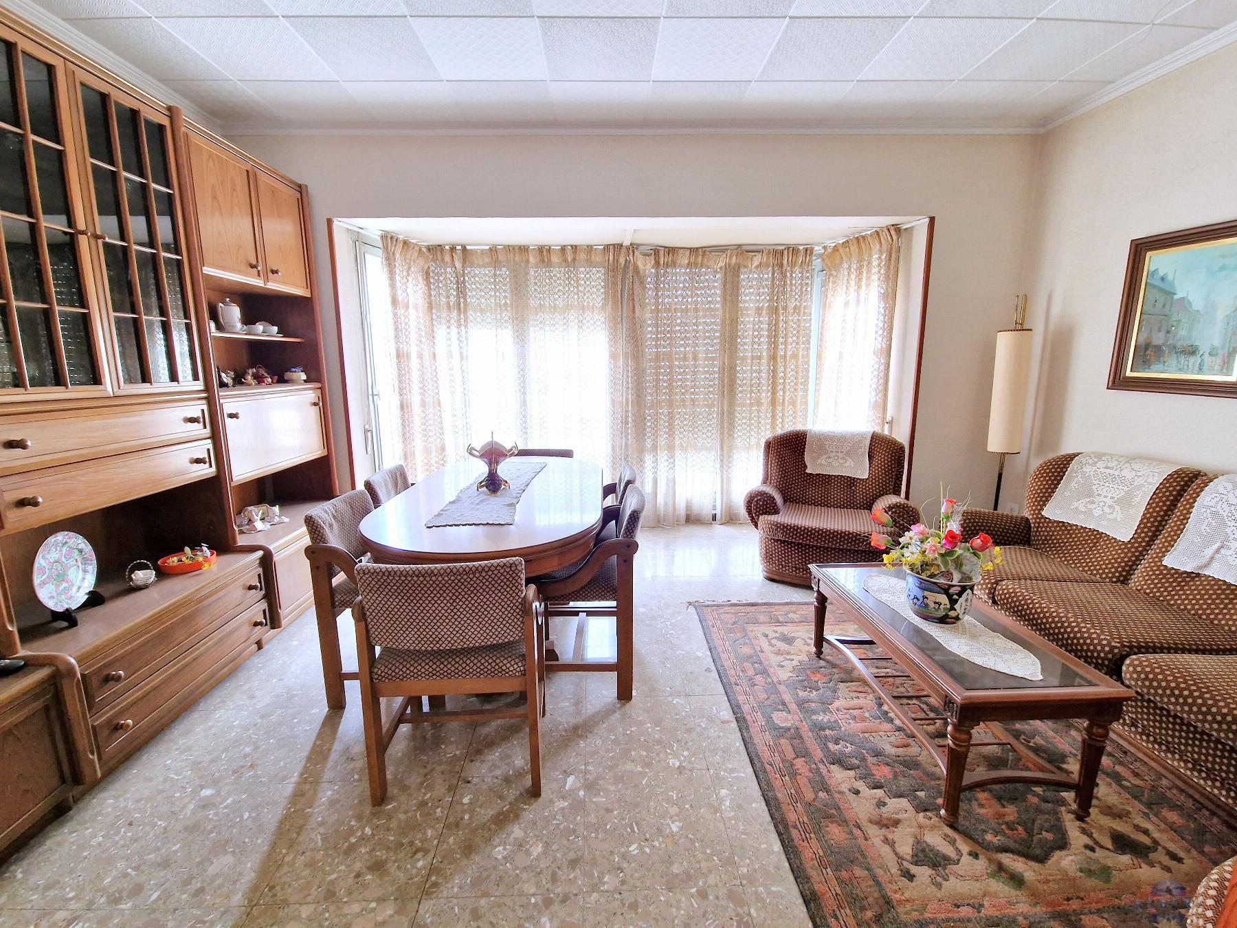 For sale of house in Novelda