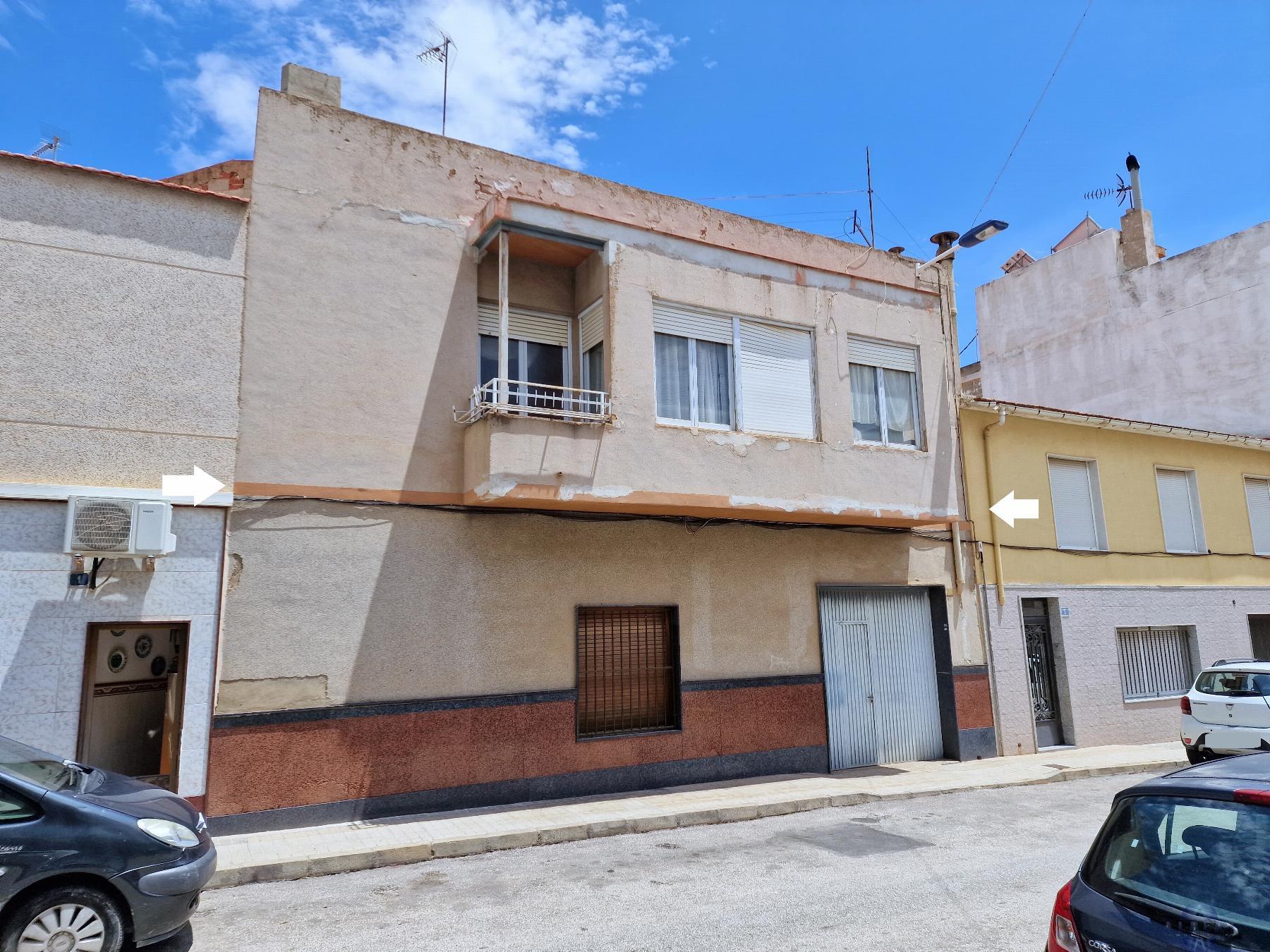 For sale of house in Novelda
