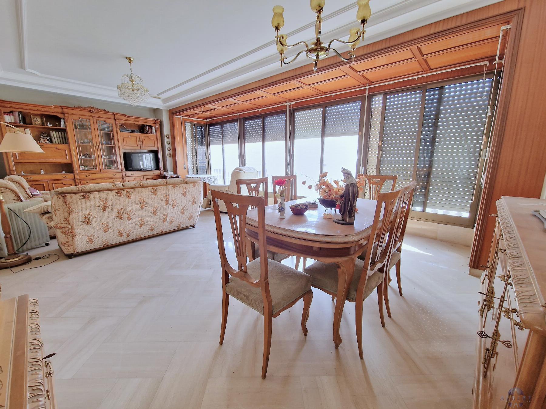 For sale of house in Novelda