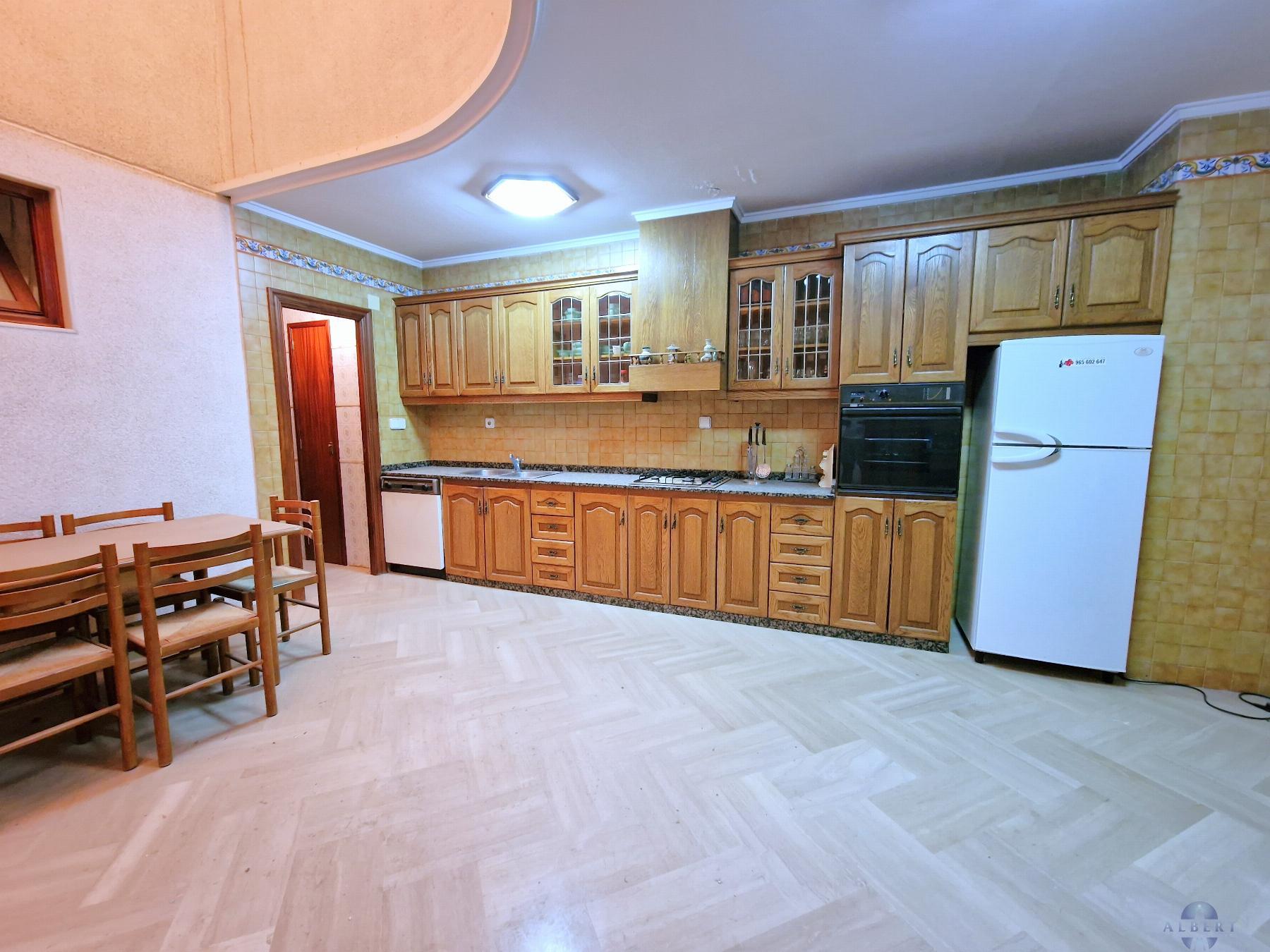For sale of house in Novelda