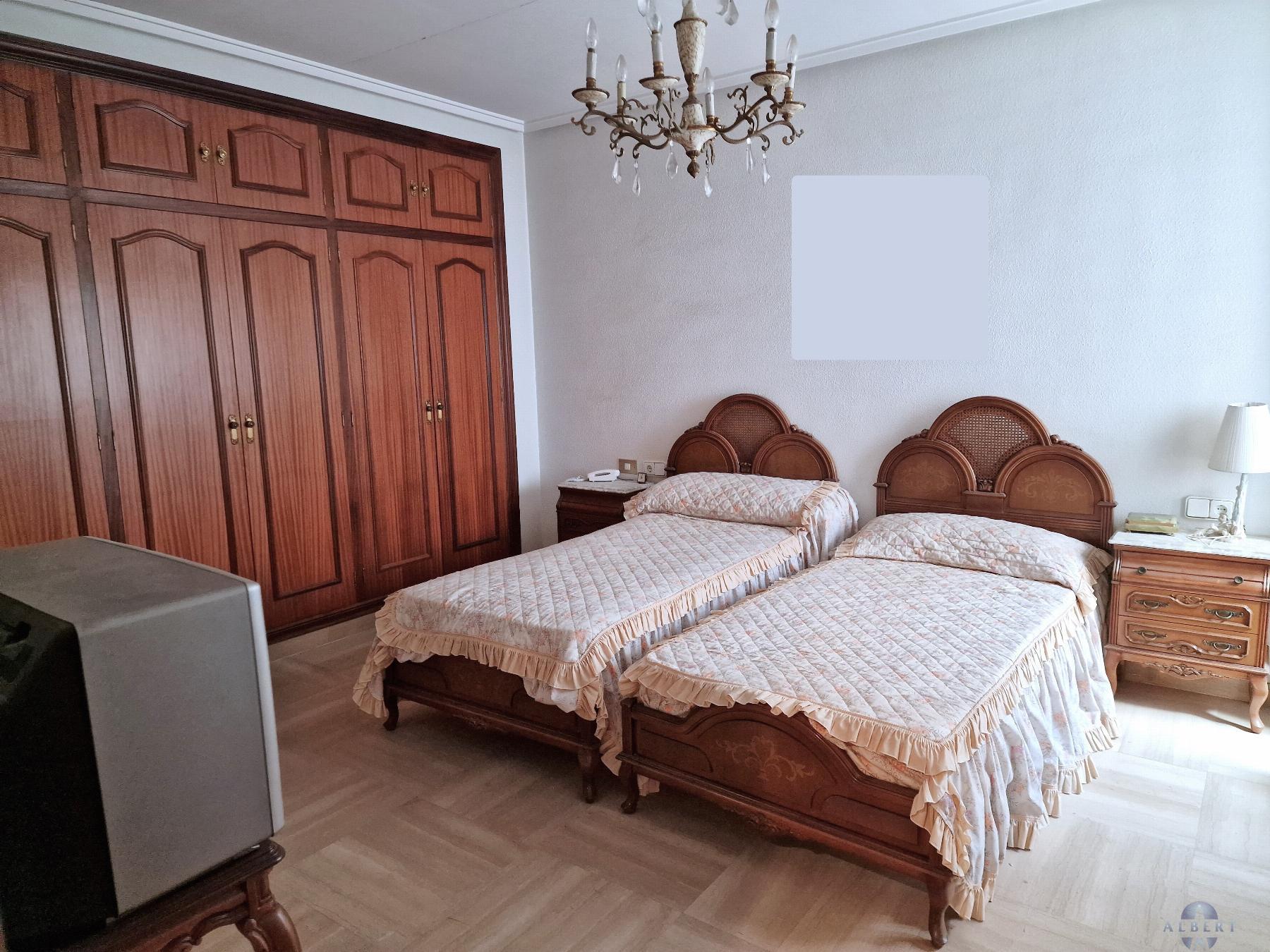 For sale of house in Novelda