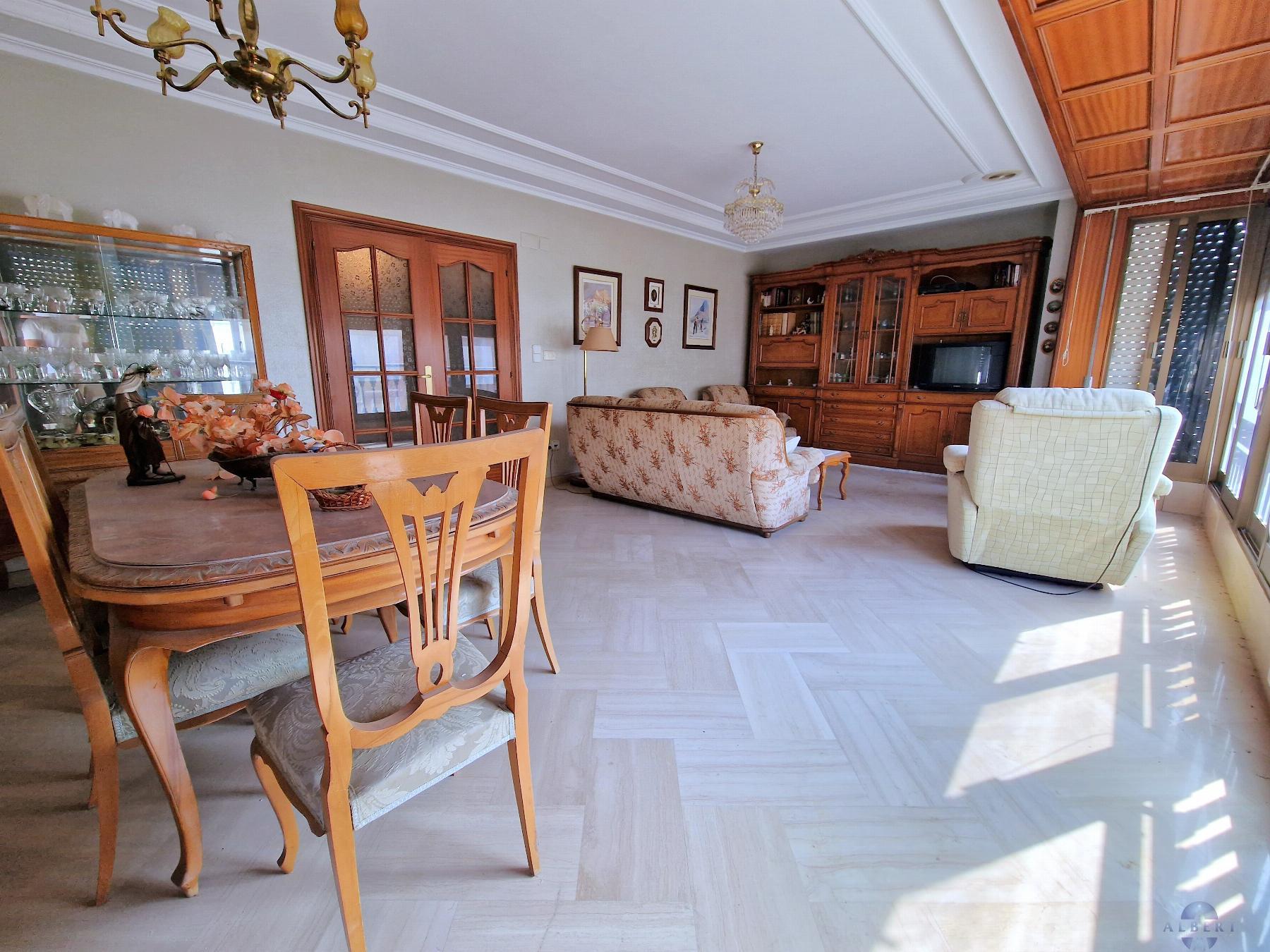 For sale of house in Novelda