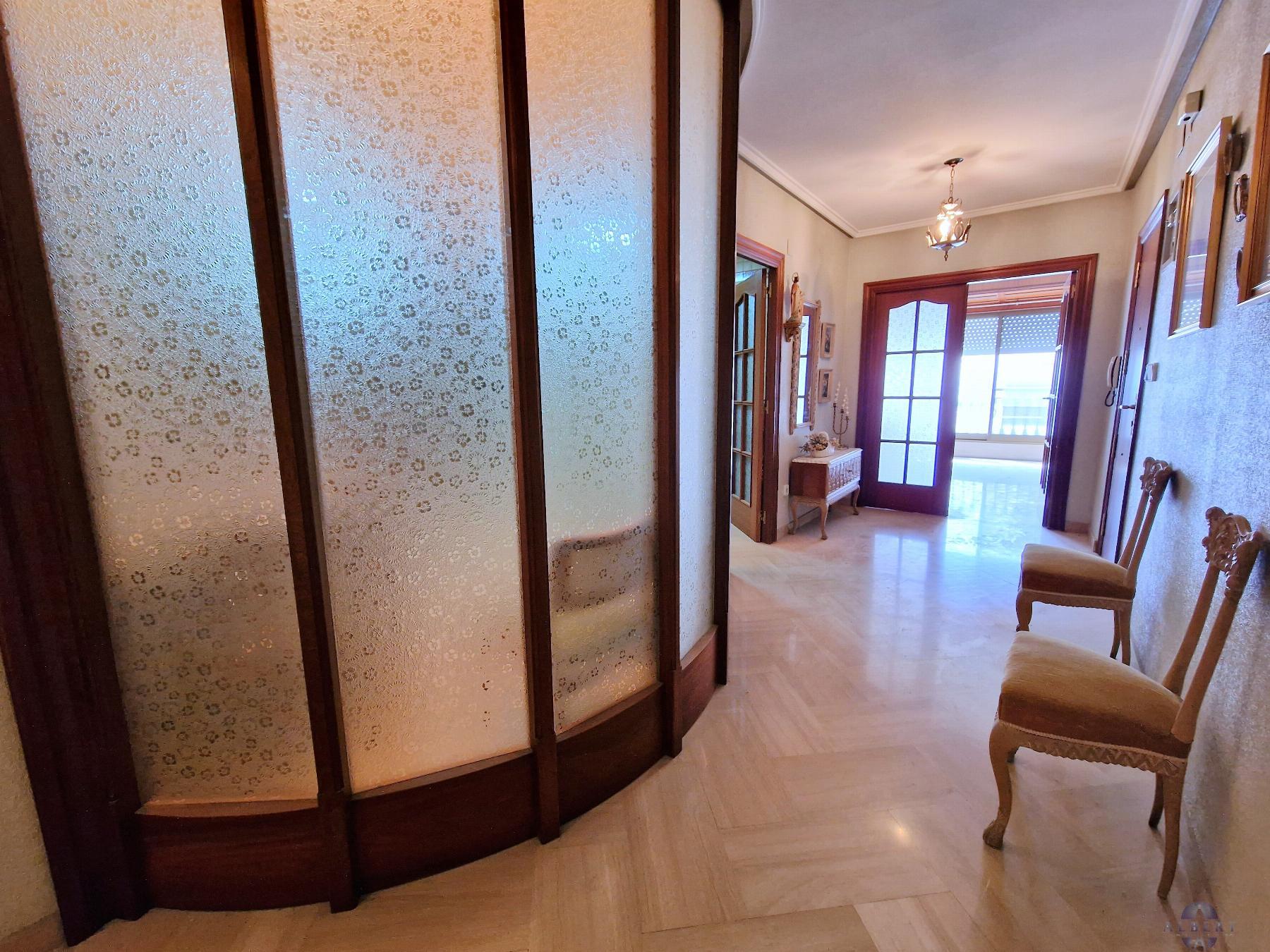 For sale of house in Novelda