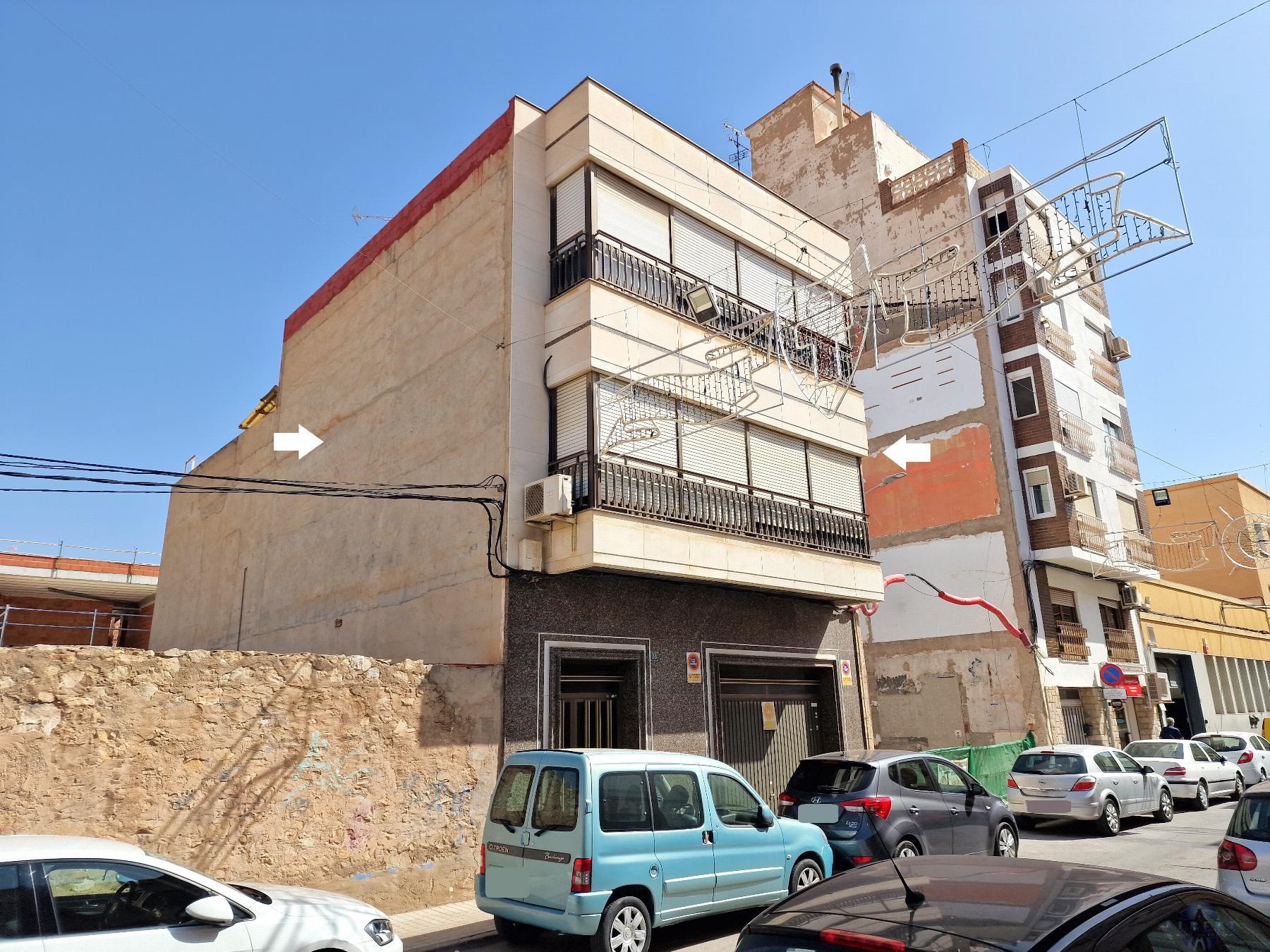 For sale of house in Novelda