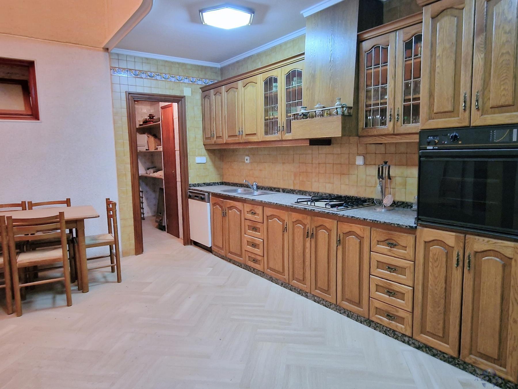 For sale of house in Novelda