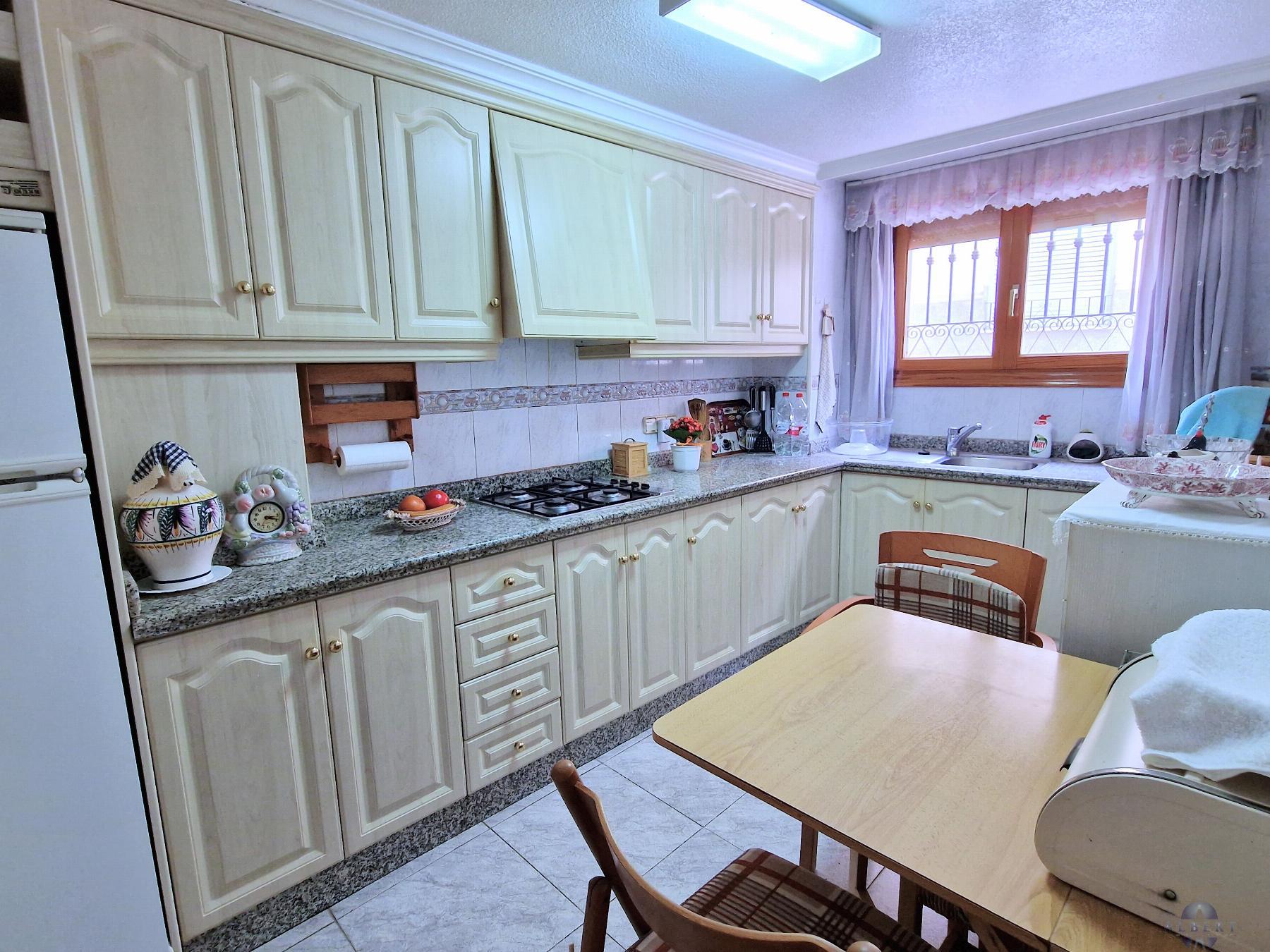 For sale of house in Monóvar-Monòver