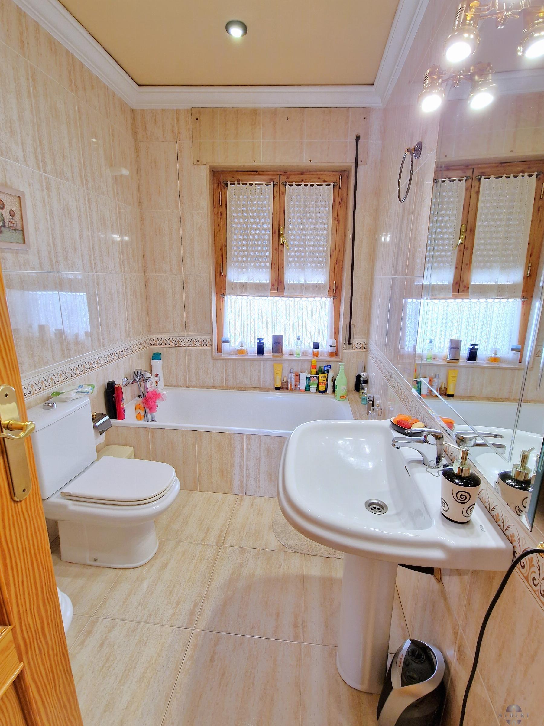 For sale of house in Monóvar-Monòver