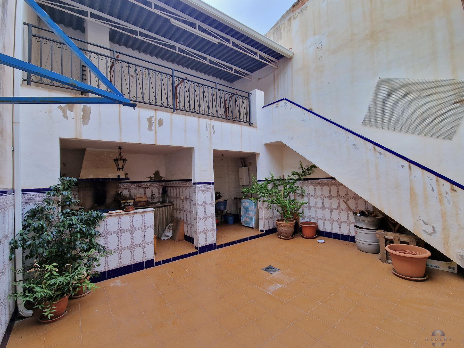 For sale of house in Novelda