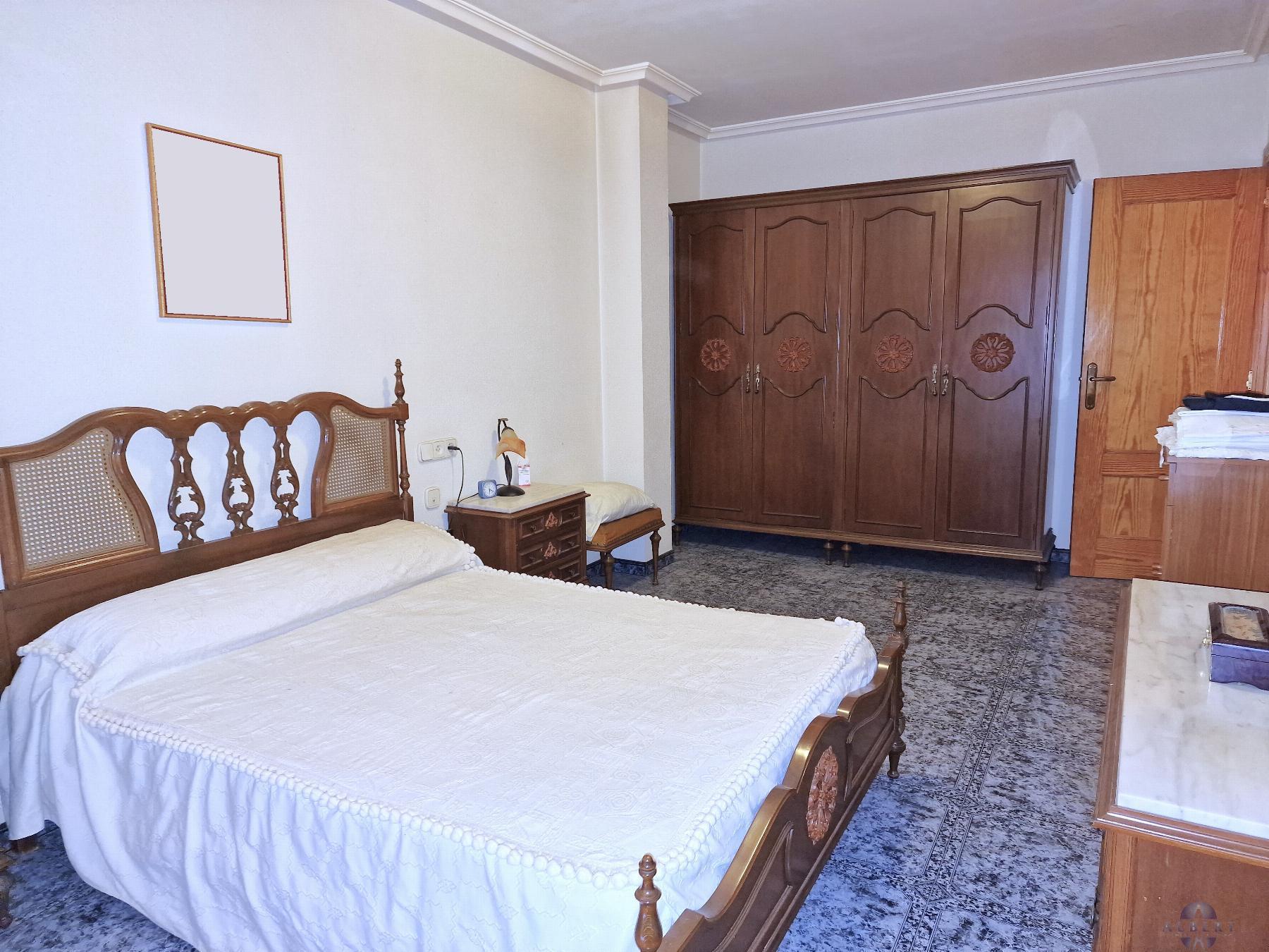 For sale of house in Novelda