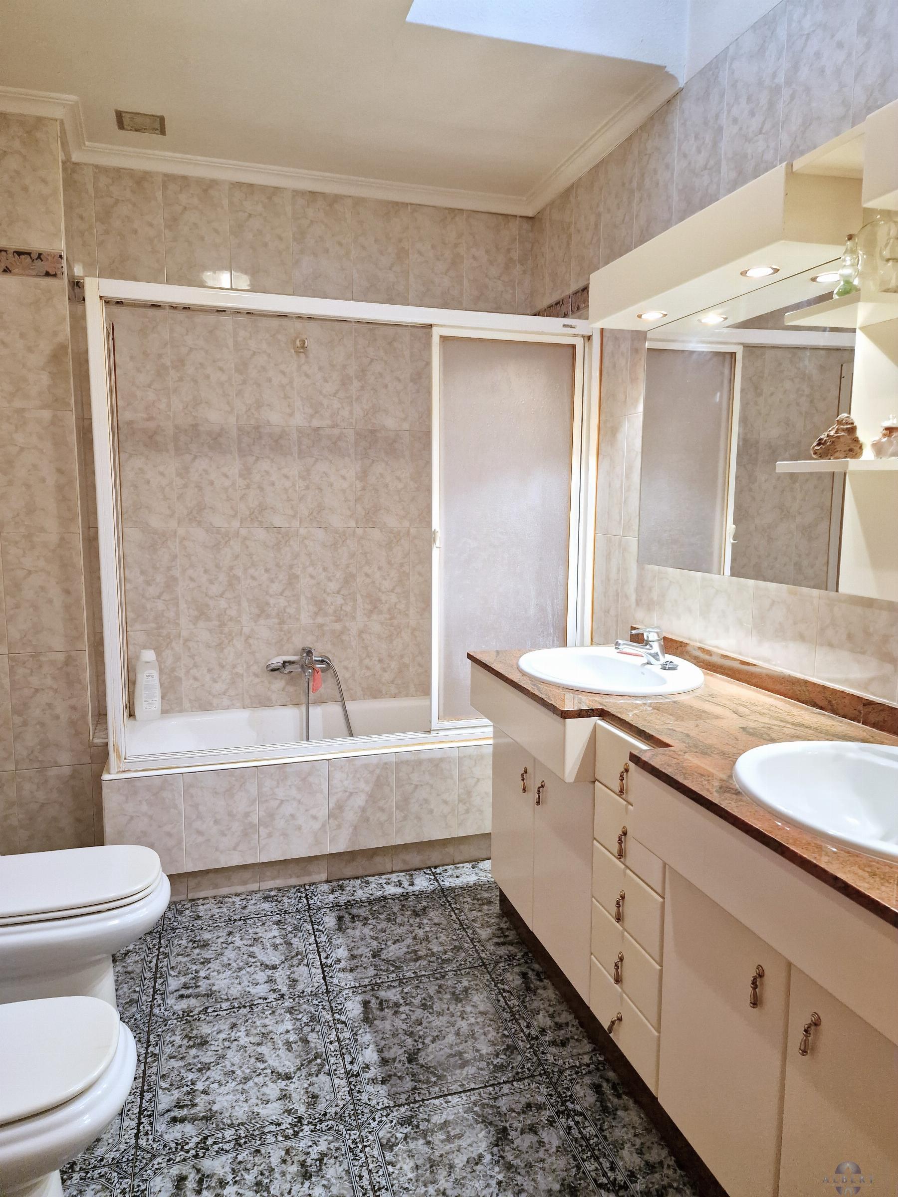 For sale of house in Novelda