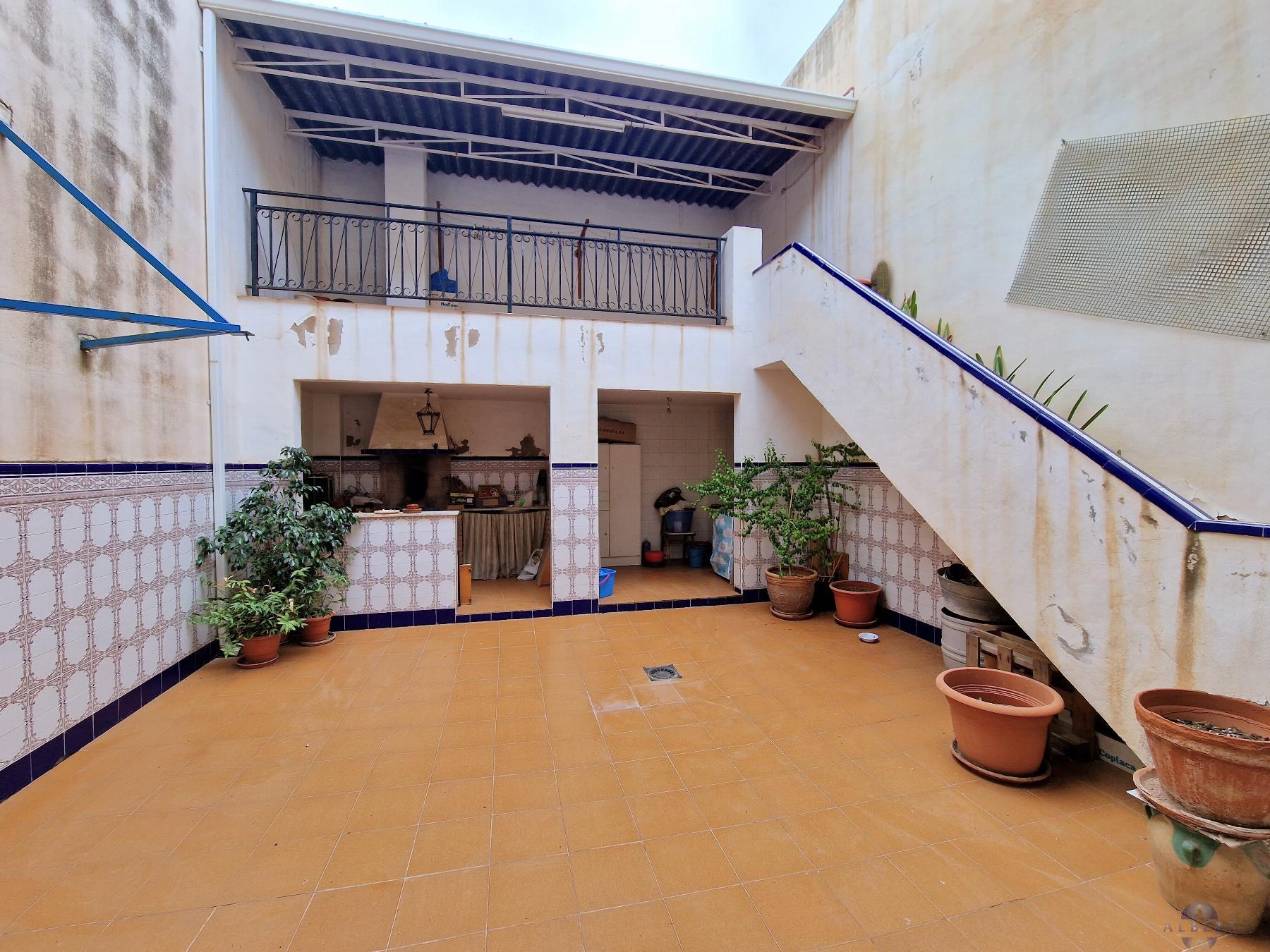 For sale of house in Novelda