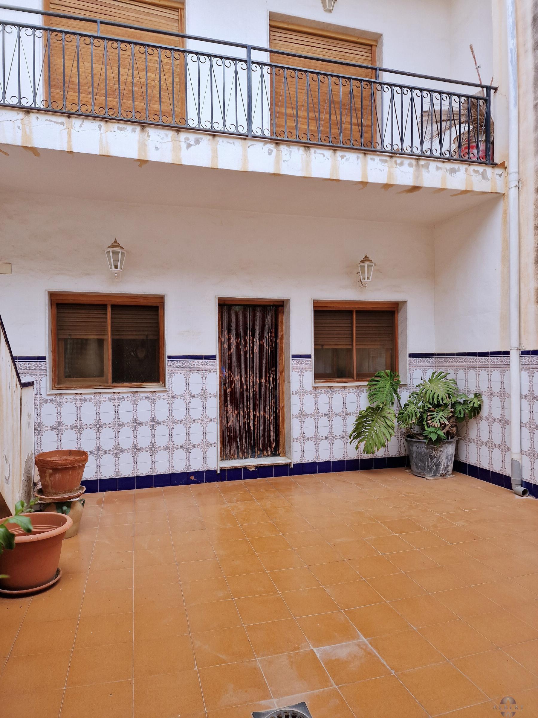 For sale of house in Novelda